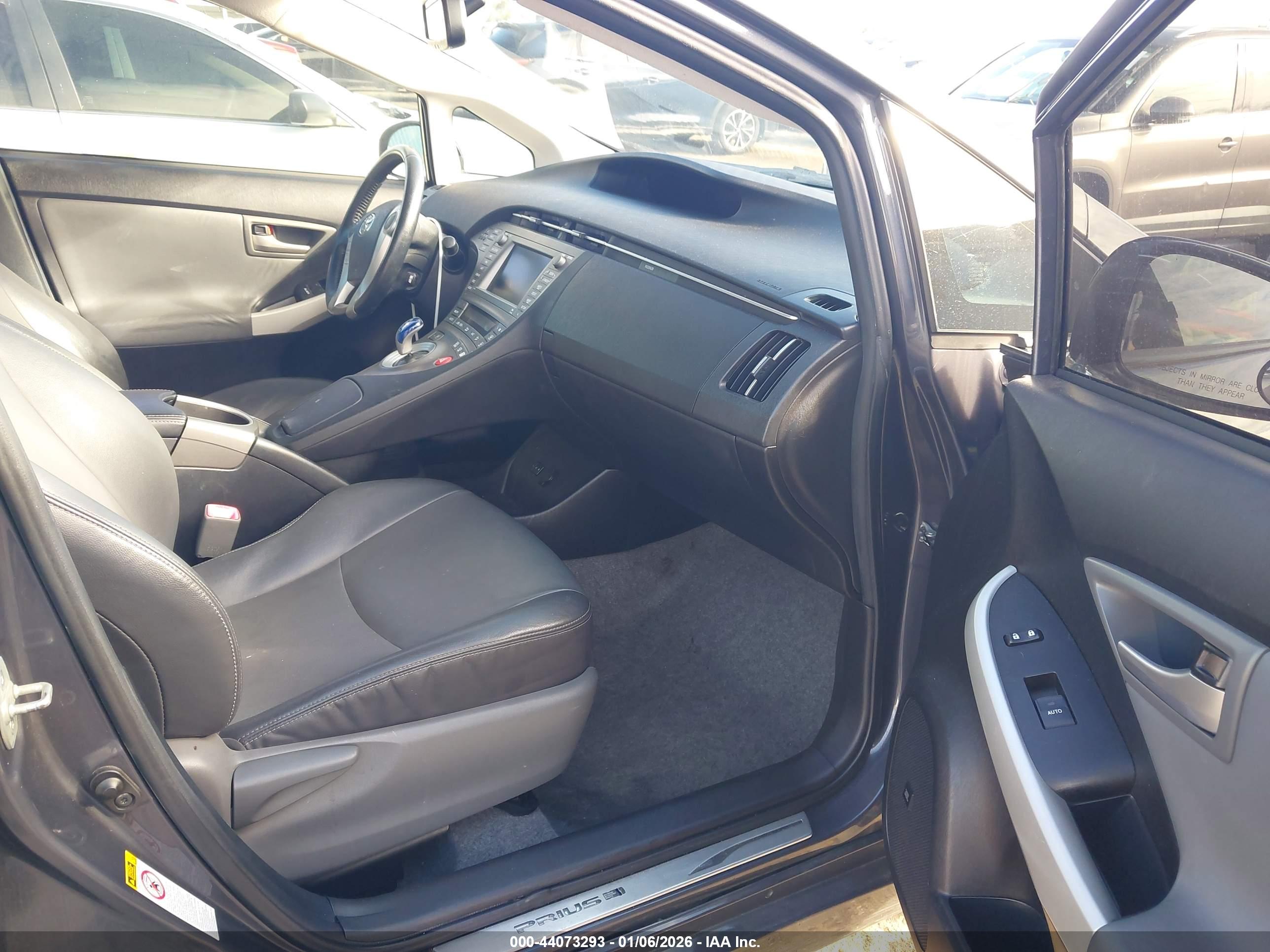 TOYOTA PRIUS image 5