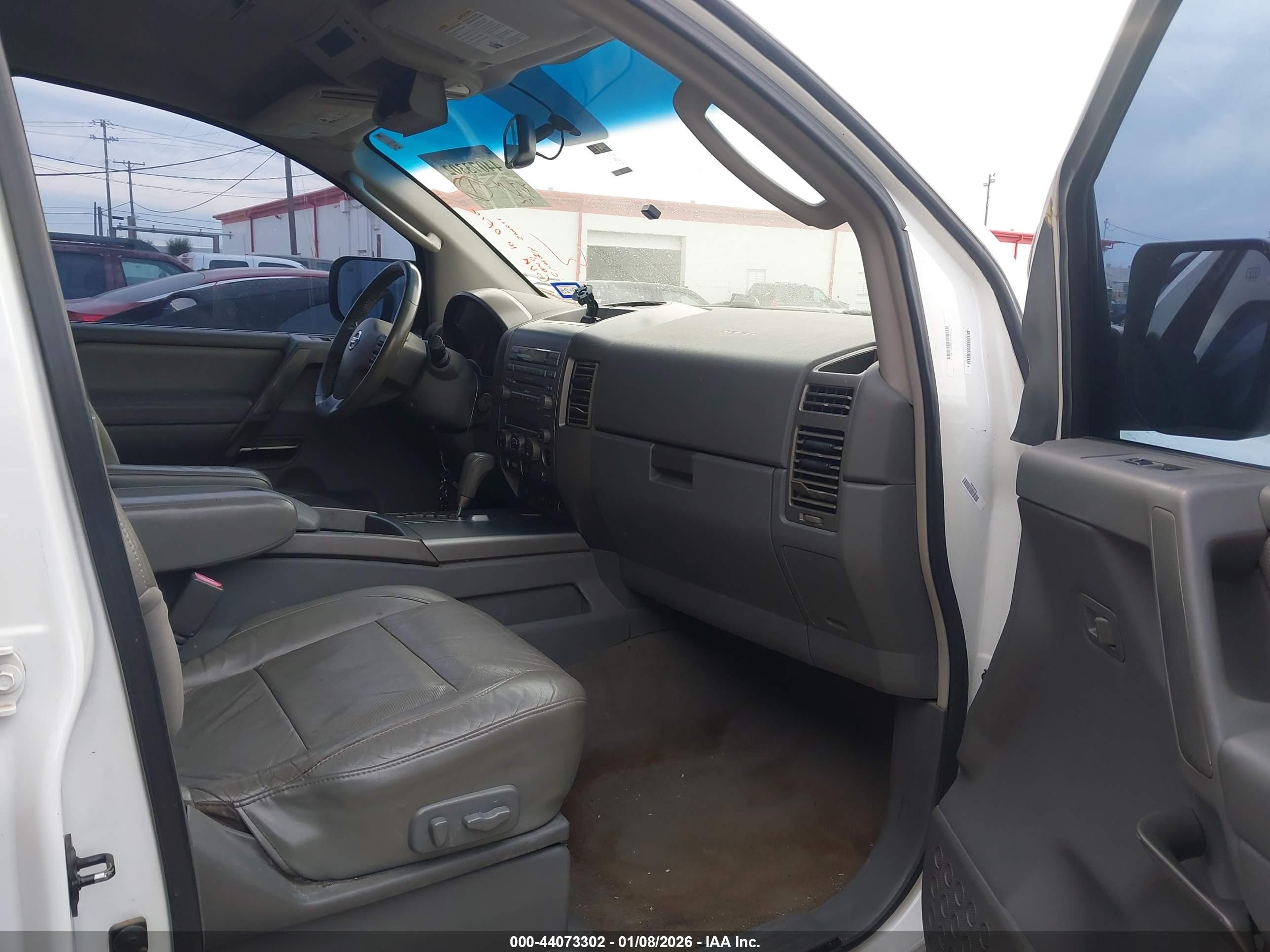 NISSAN ARMADA image 5