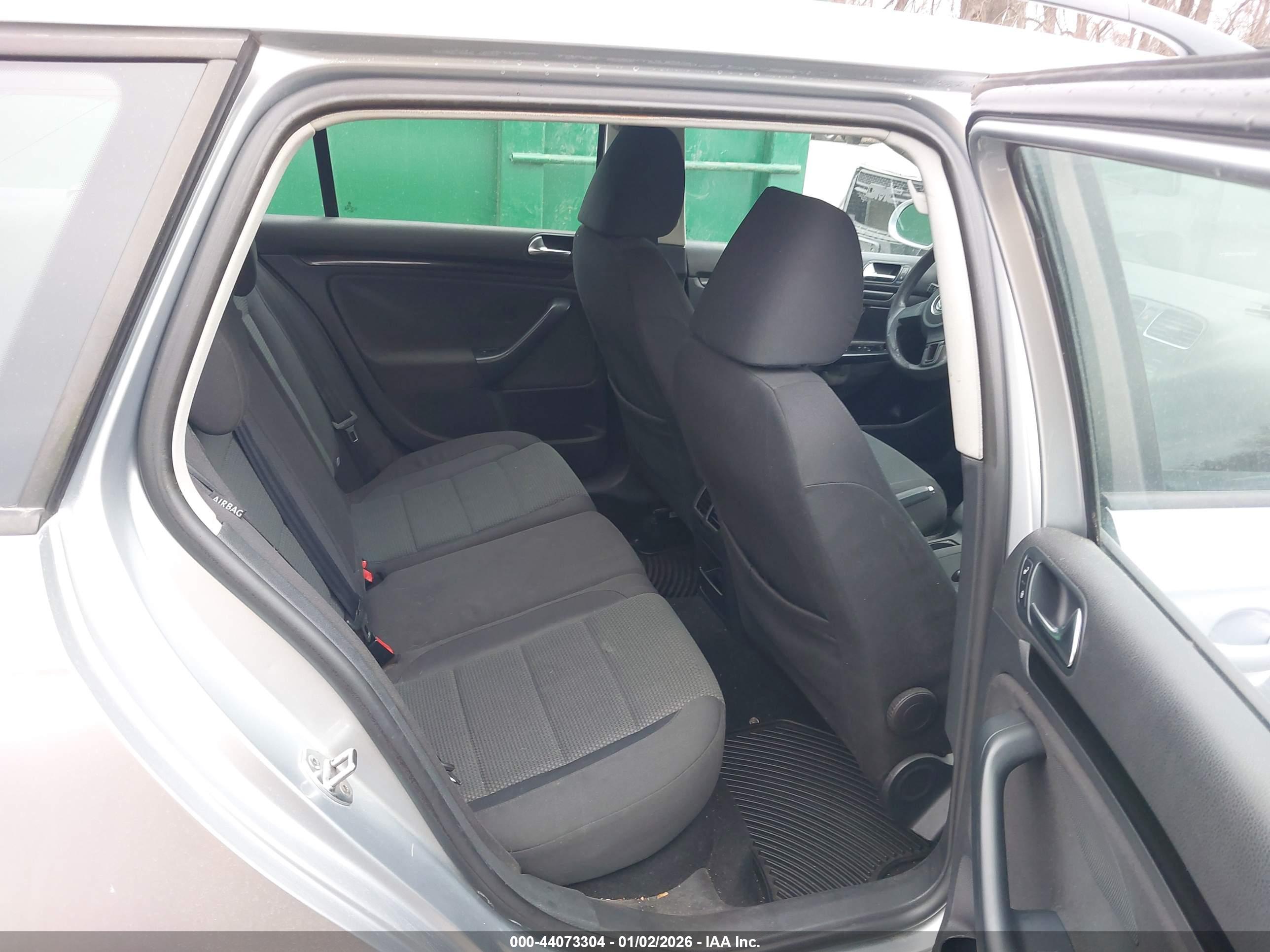 VOLKSWAGEN JETTA image 8