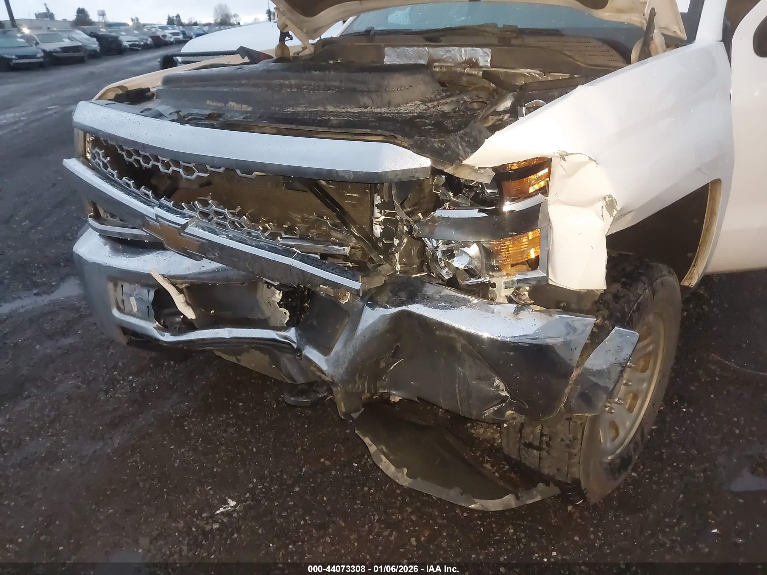 CHEVROLET SILVERADO image 6