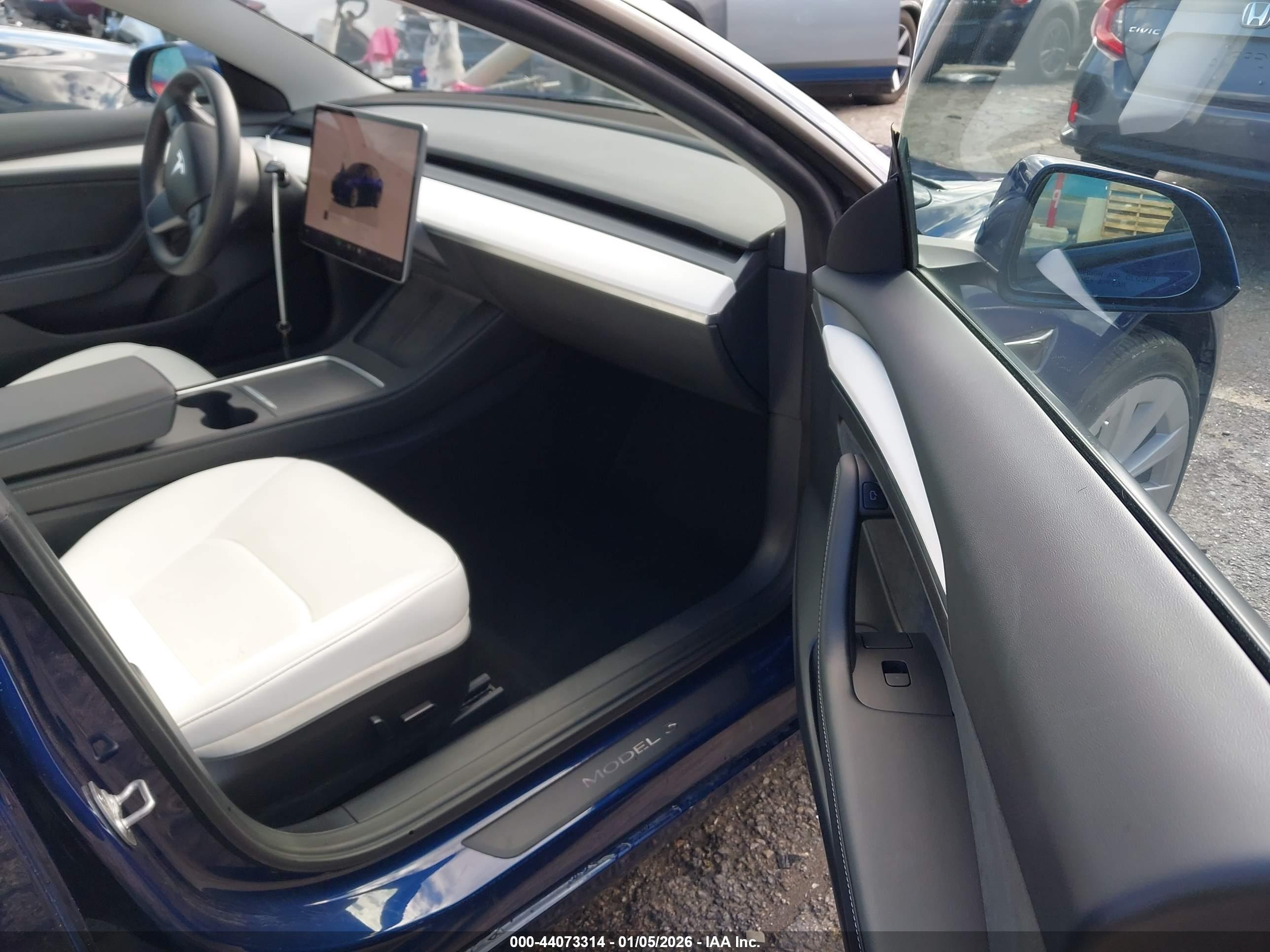 TESLA MODEL image 5