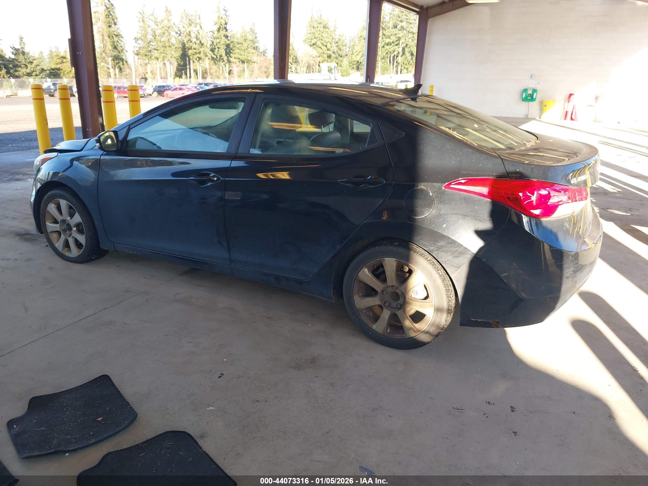 HYUNDAI ELANTRA image 3