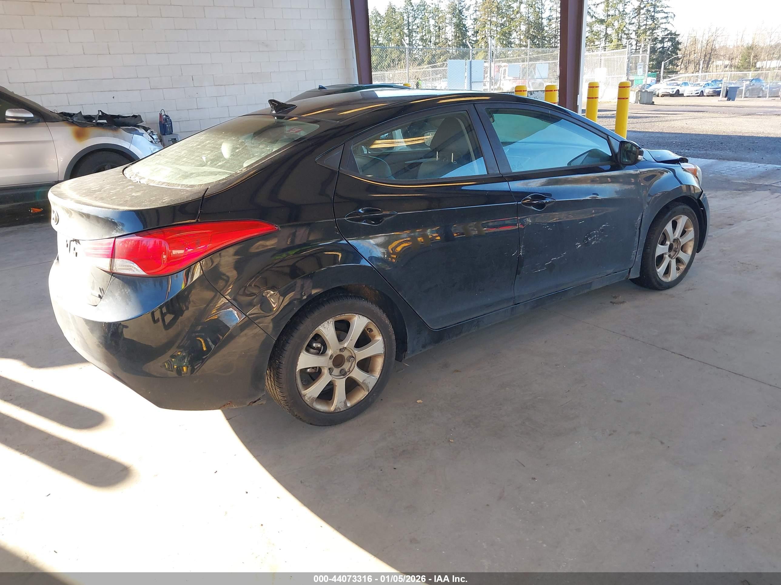 HYUNDAI ELANTRA image 4