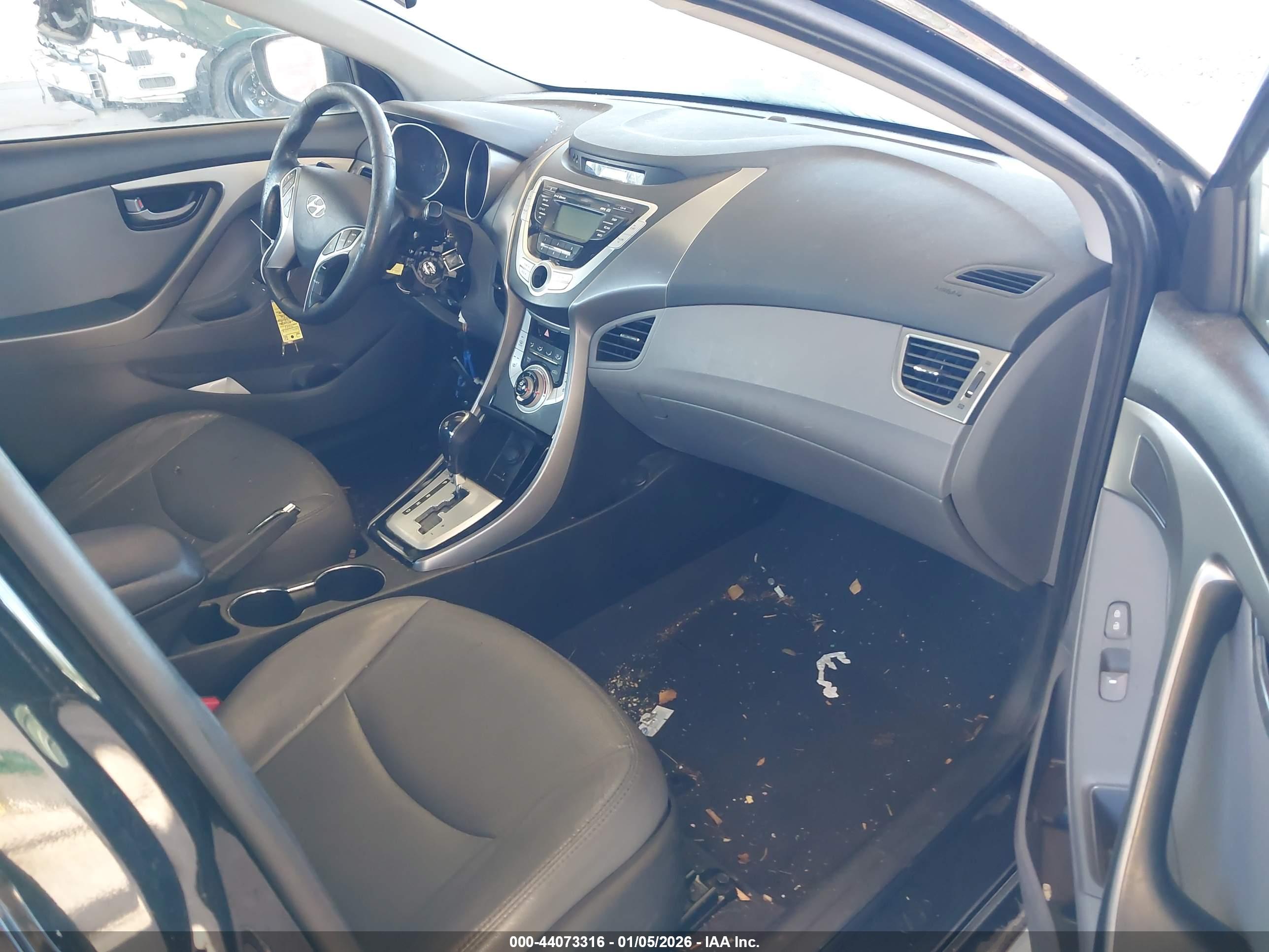 HYUNDAI ELANTRA image 5