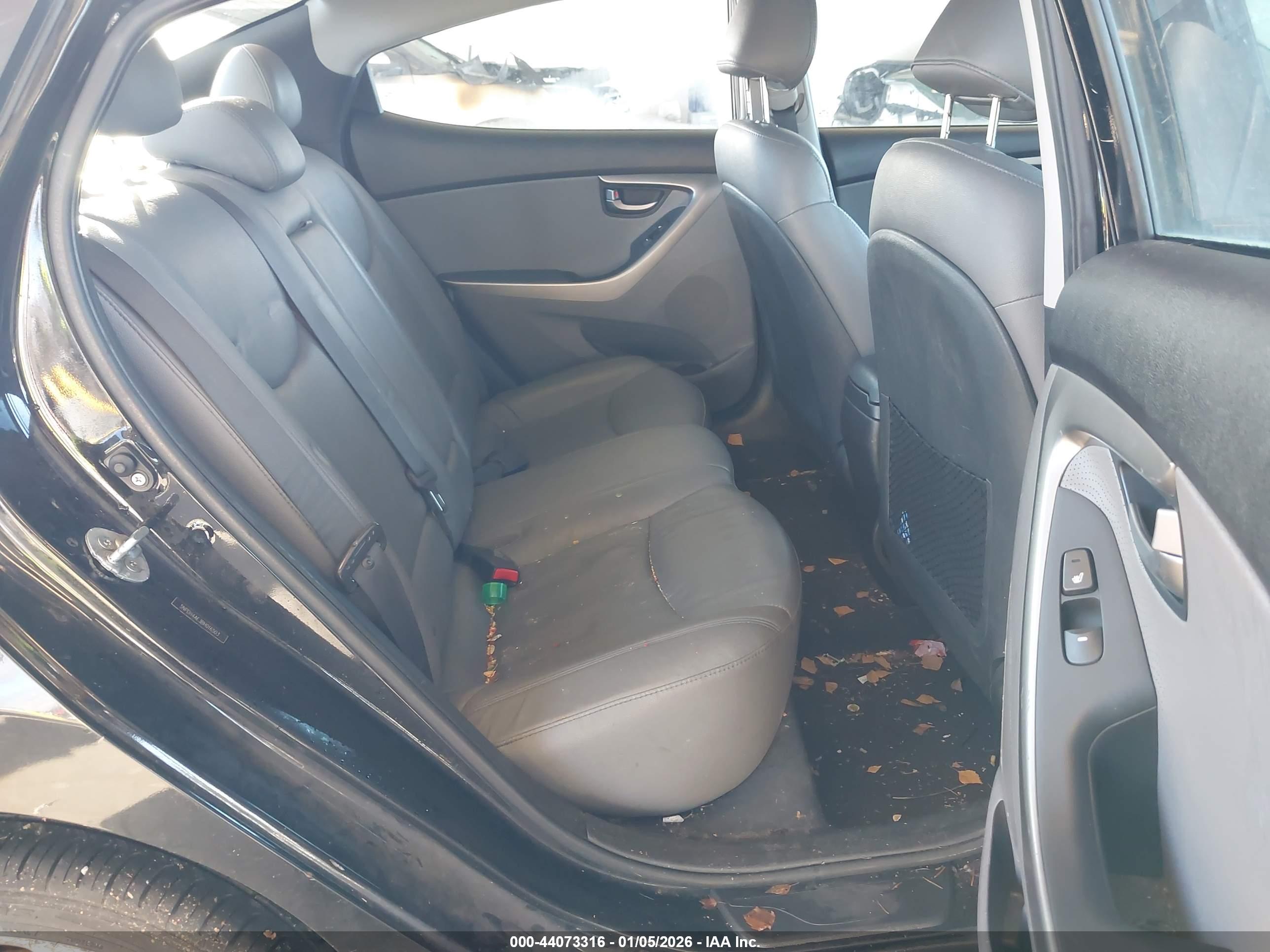 HYUNDAI ELANTRA image 8