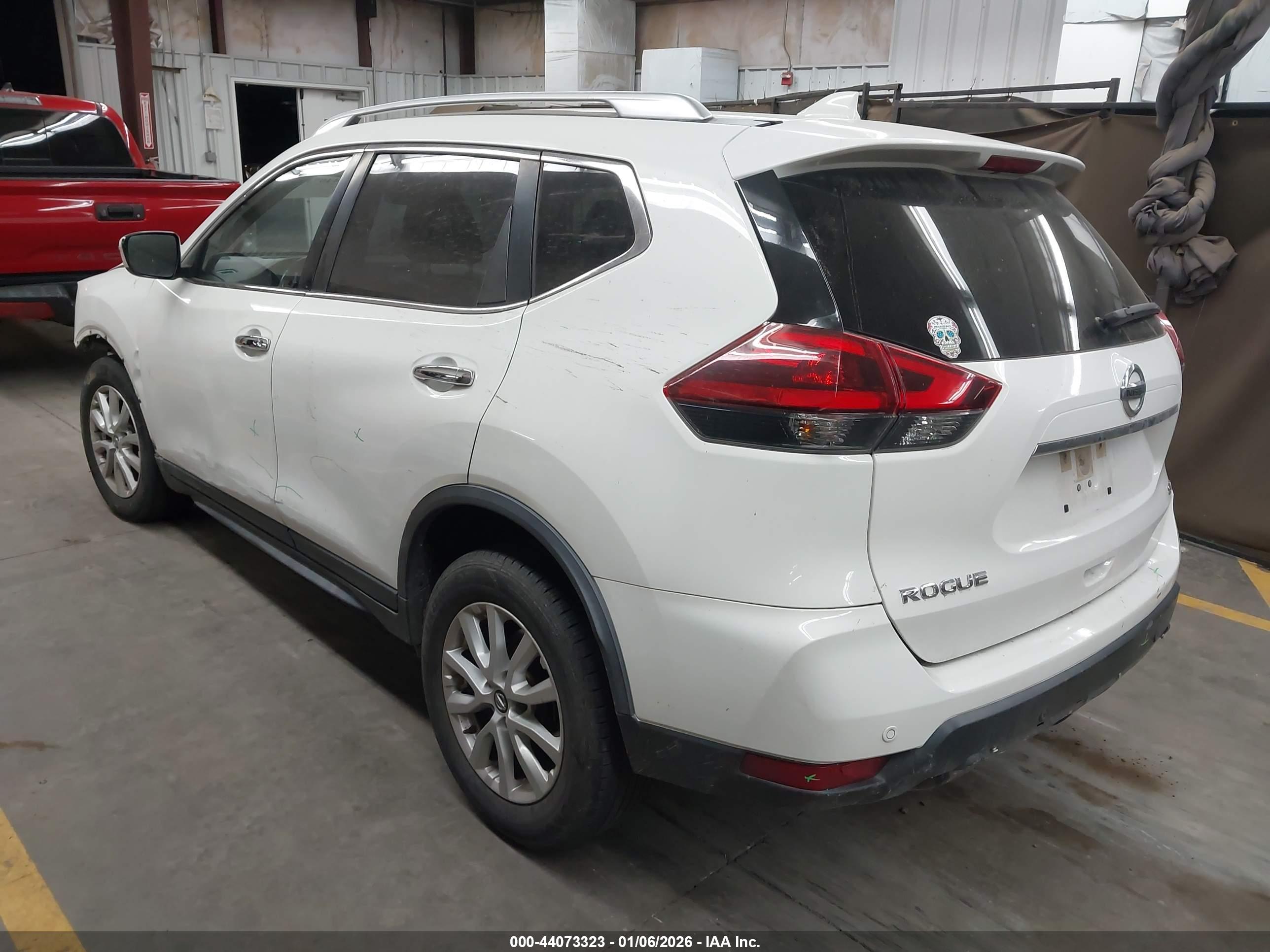 NISSAN ROGUE image 3