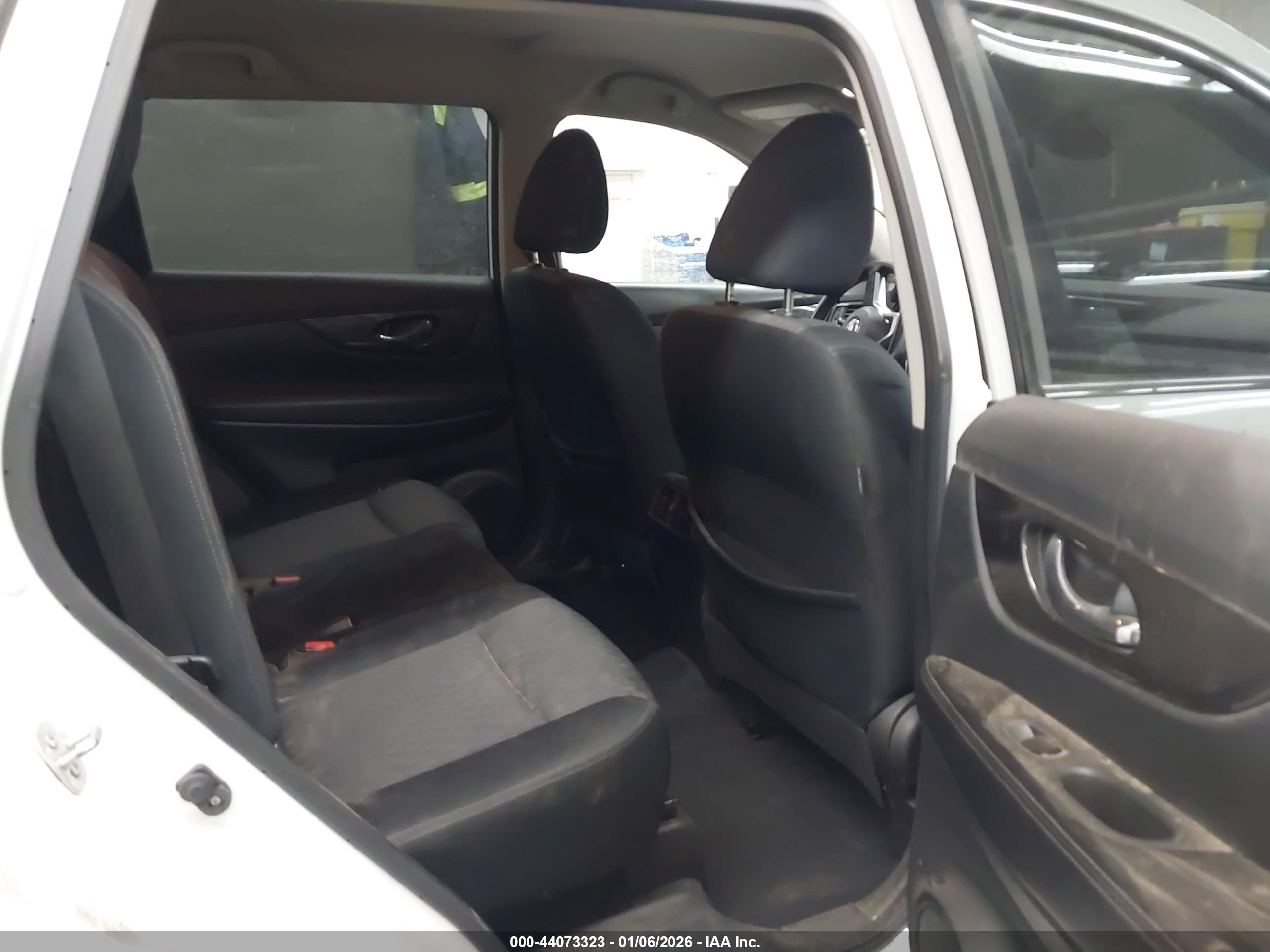 NISSAN ROGUE image 8