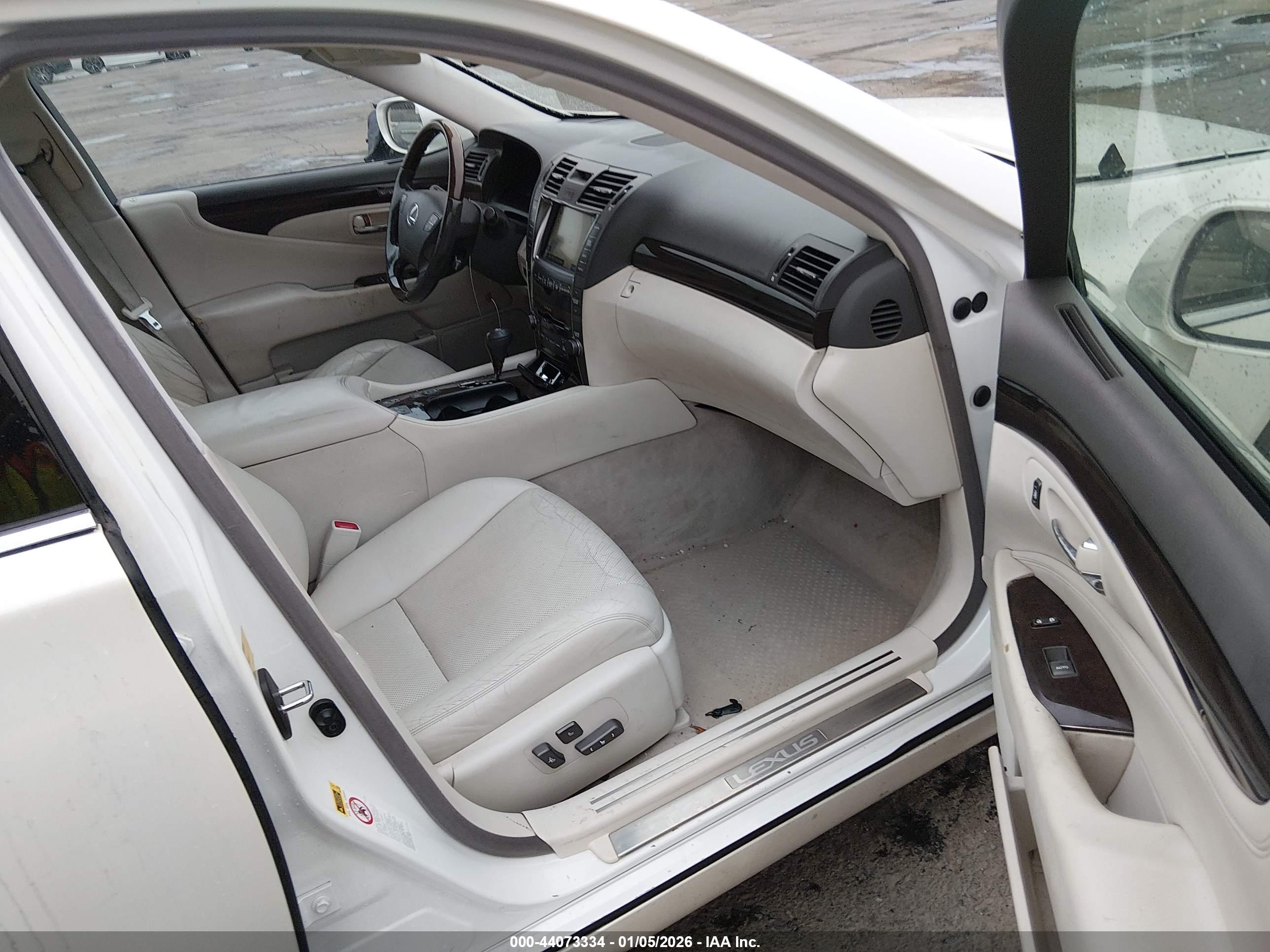LEXUS LS image 5