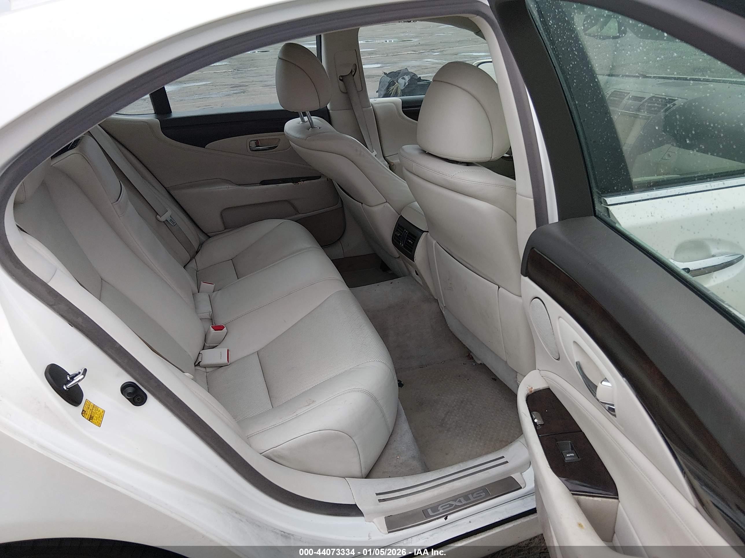 LEXUS LS image 8
