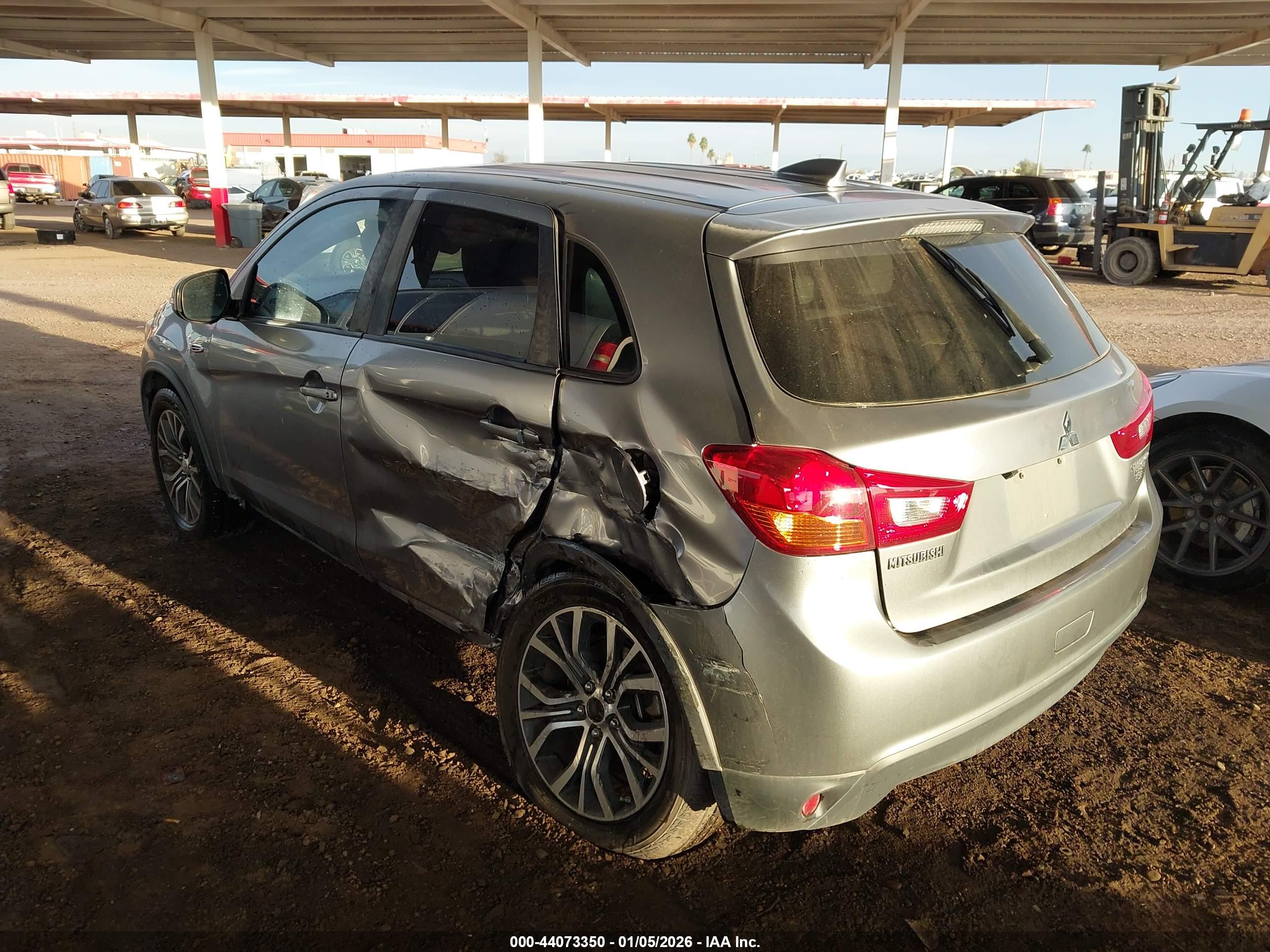 MITSUBISHI OUTLANDER image 3