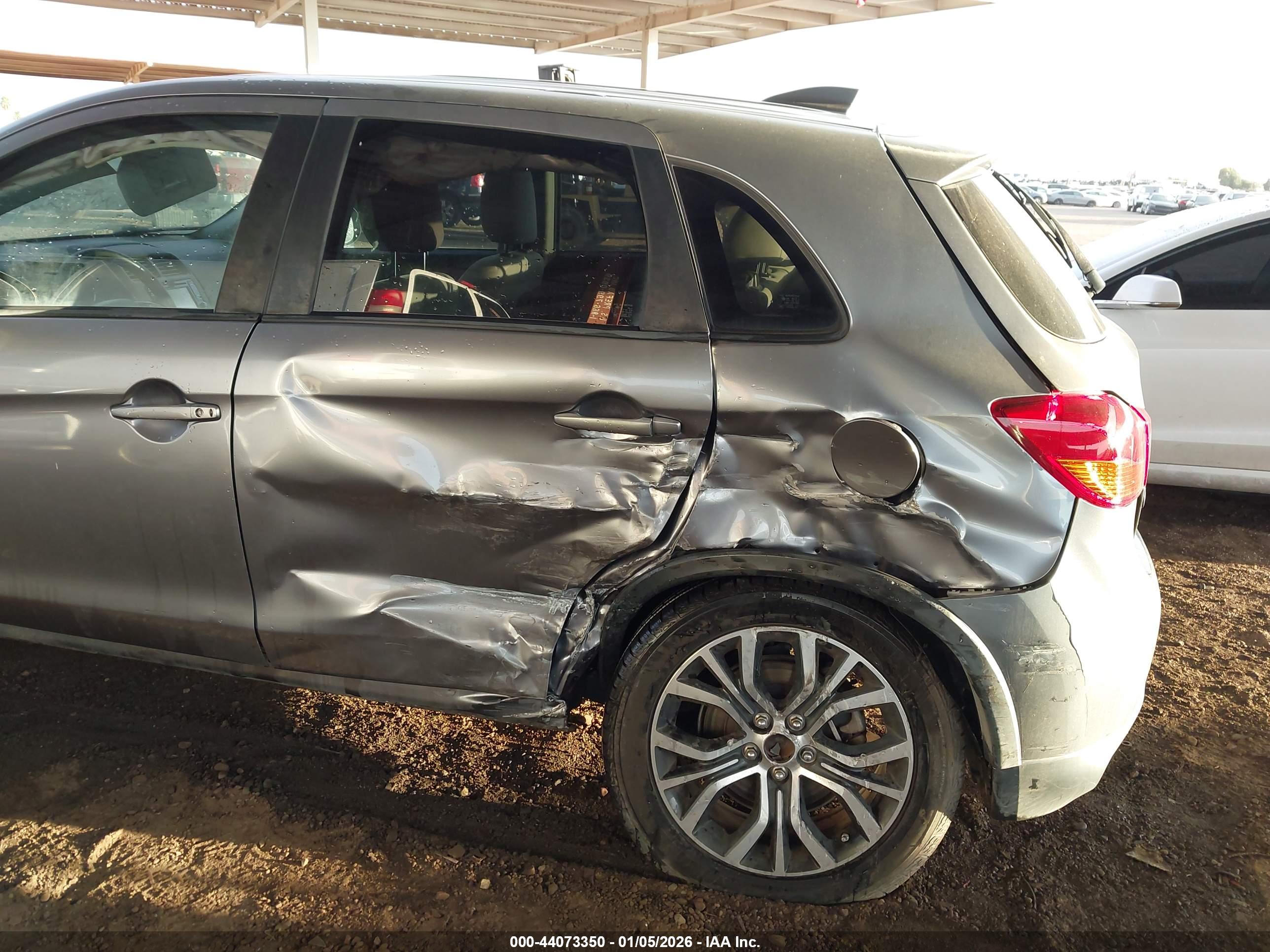 MITSUBISHI OUTLANDER image 6