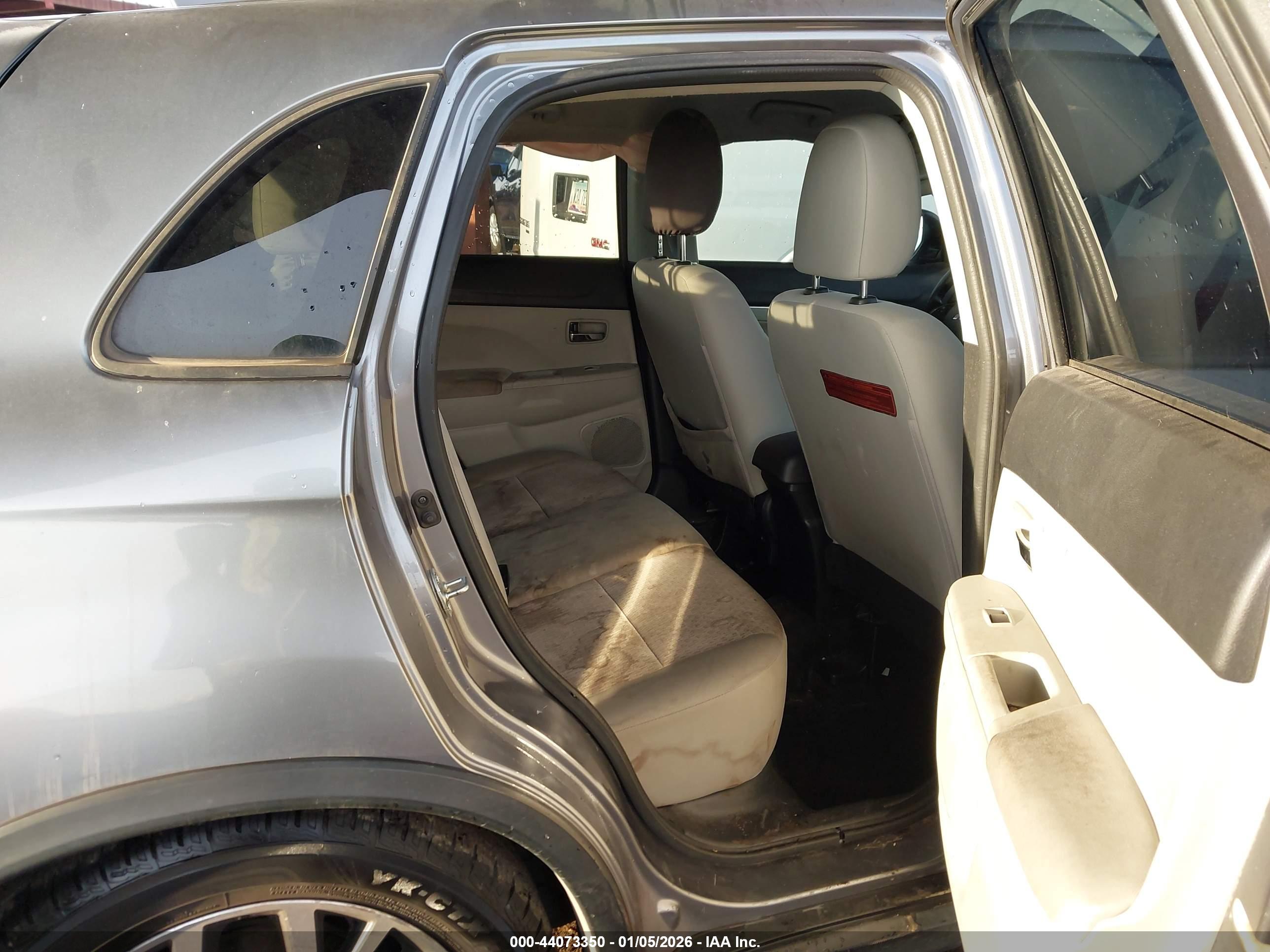 MITSUBISHI OUTLANDER image 8