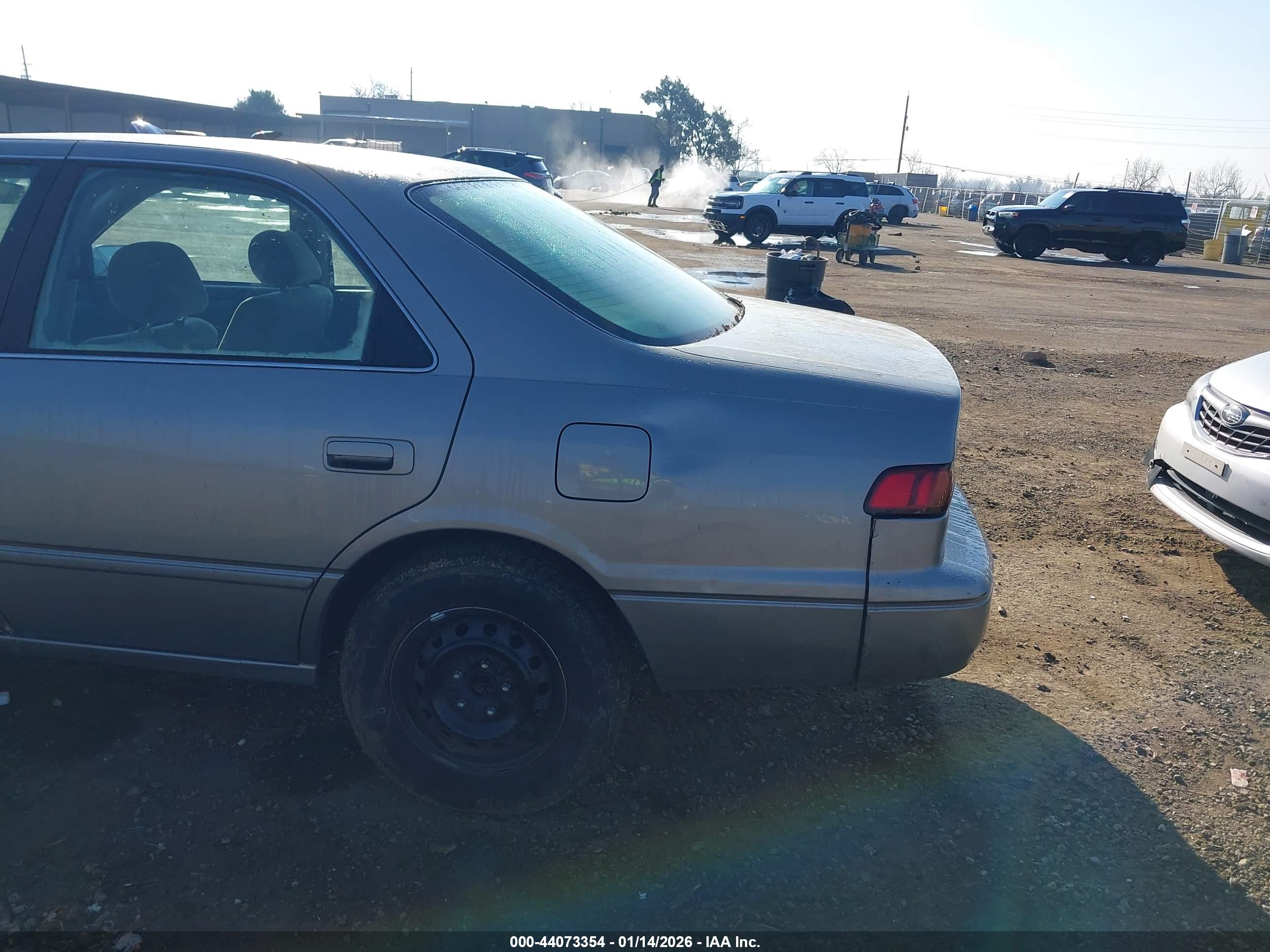 TOYOTA CAMRY image 6