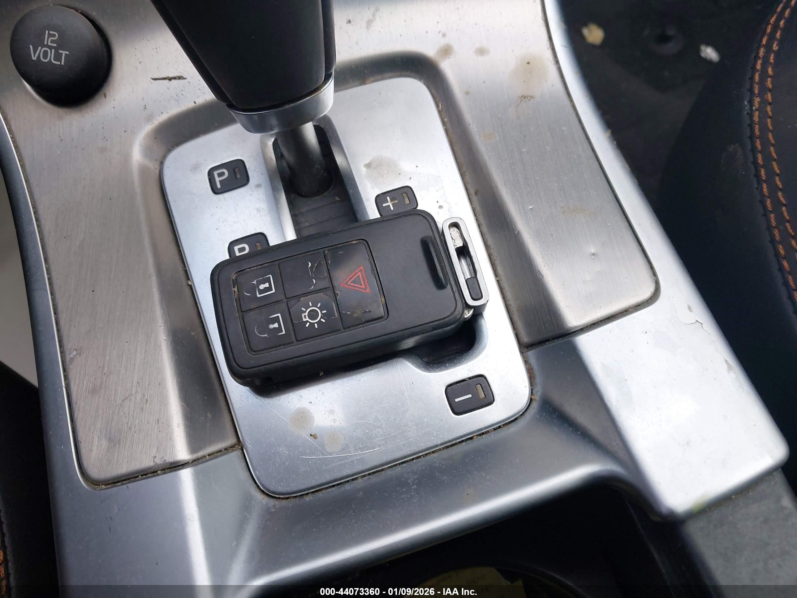 VOLVO XC60 image 11