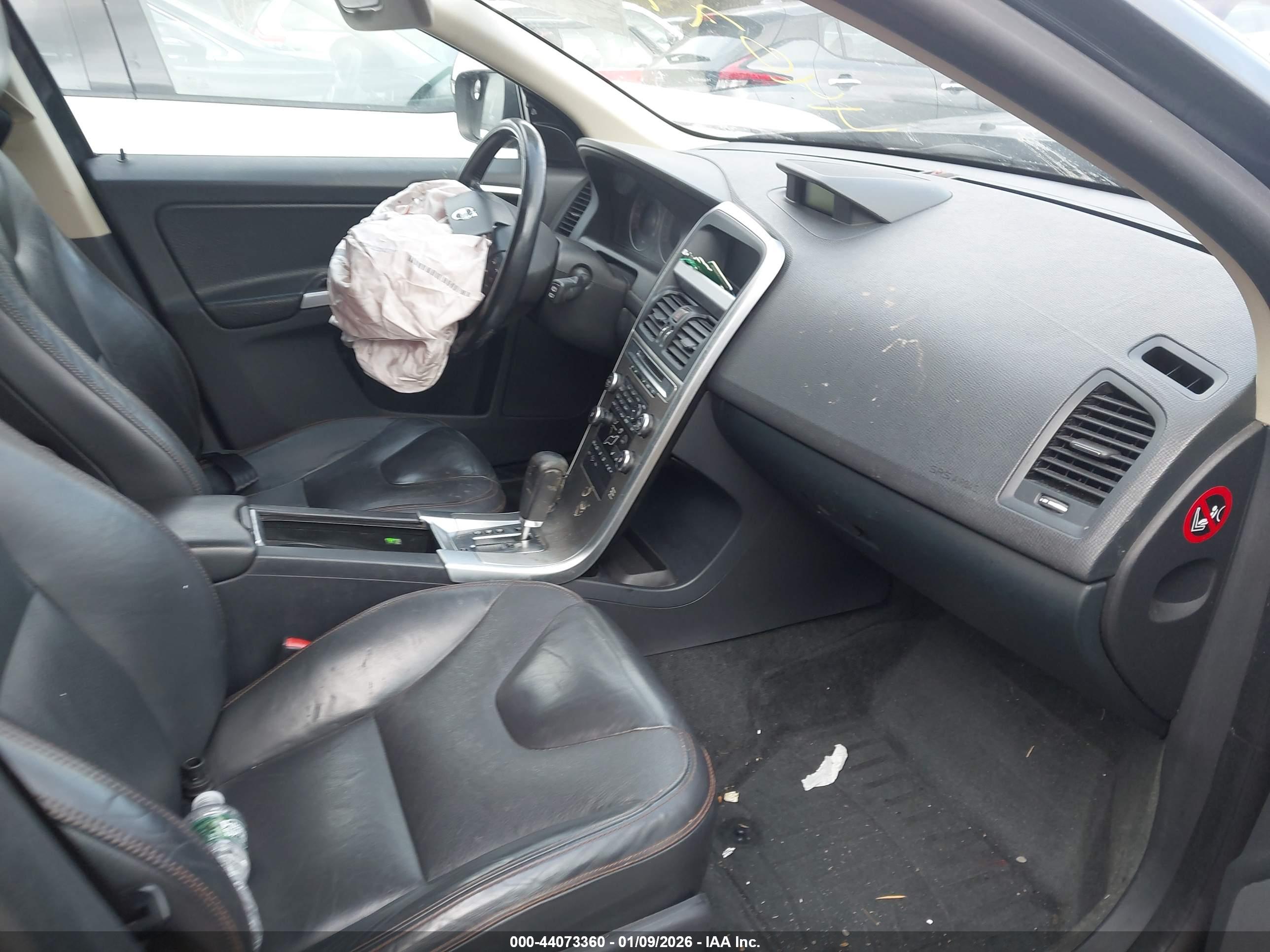 VOLVO XC60 image 5