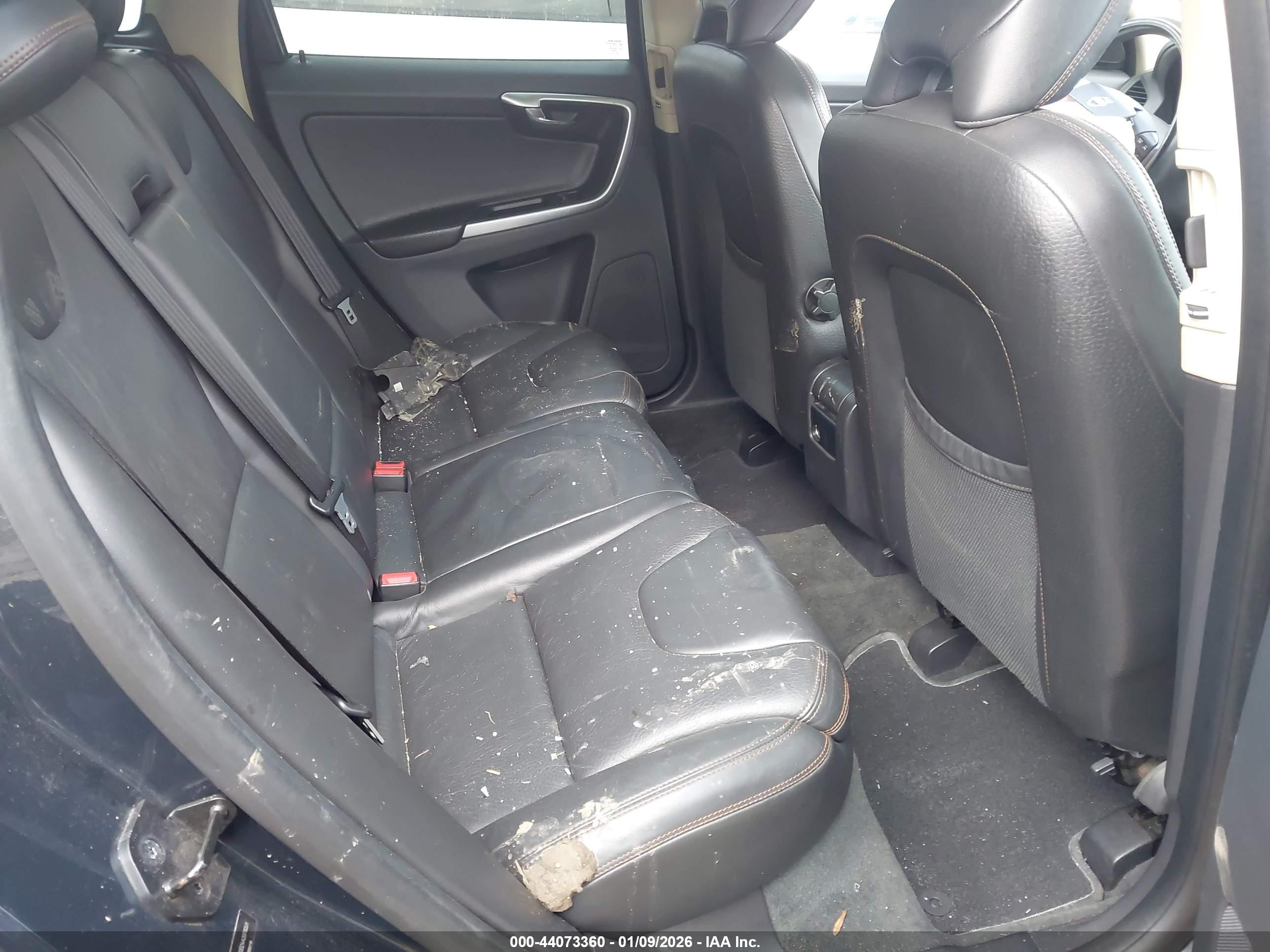 VOLVO XC60 image 8