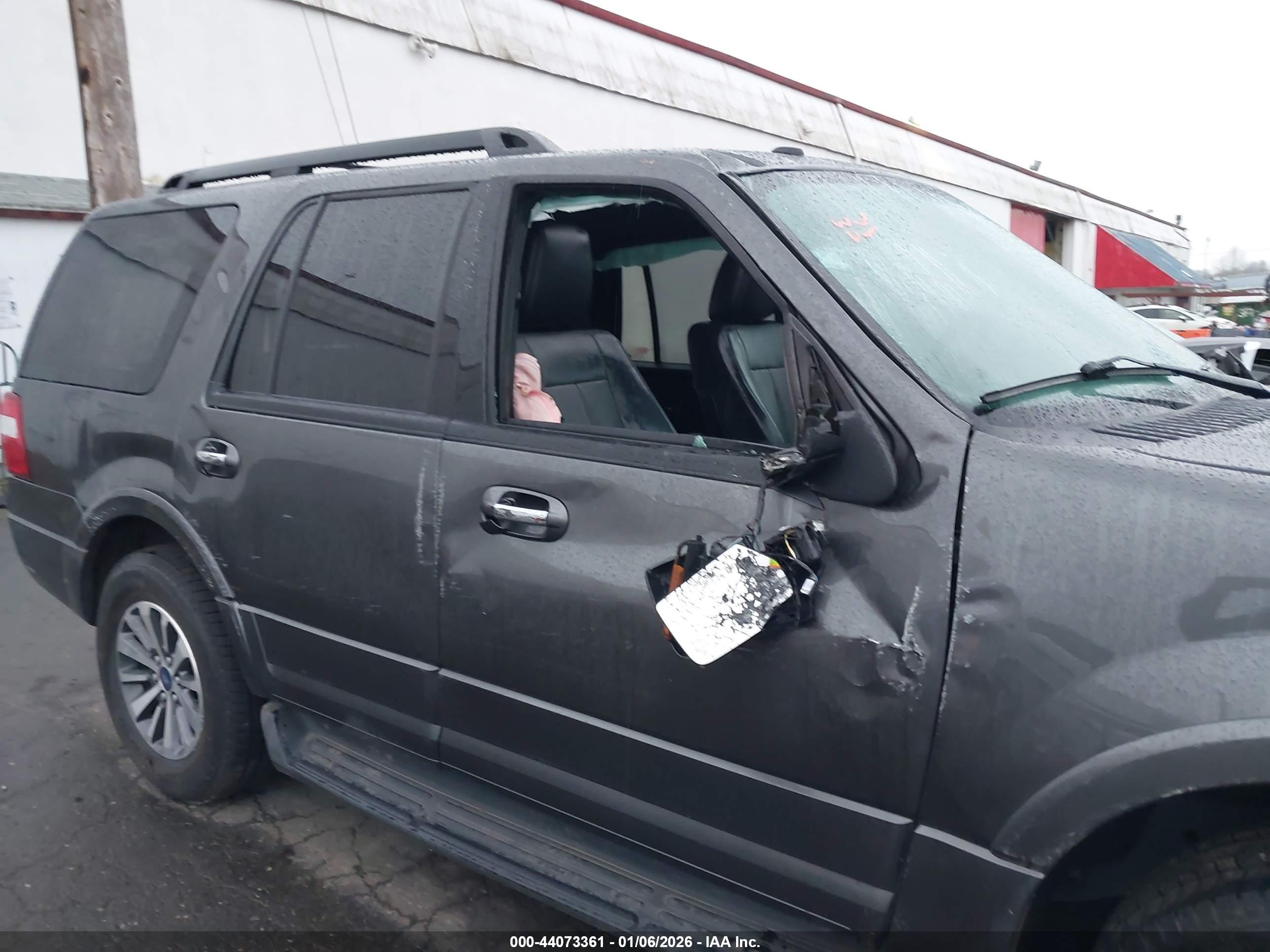 FORD EXPEDITION image 6