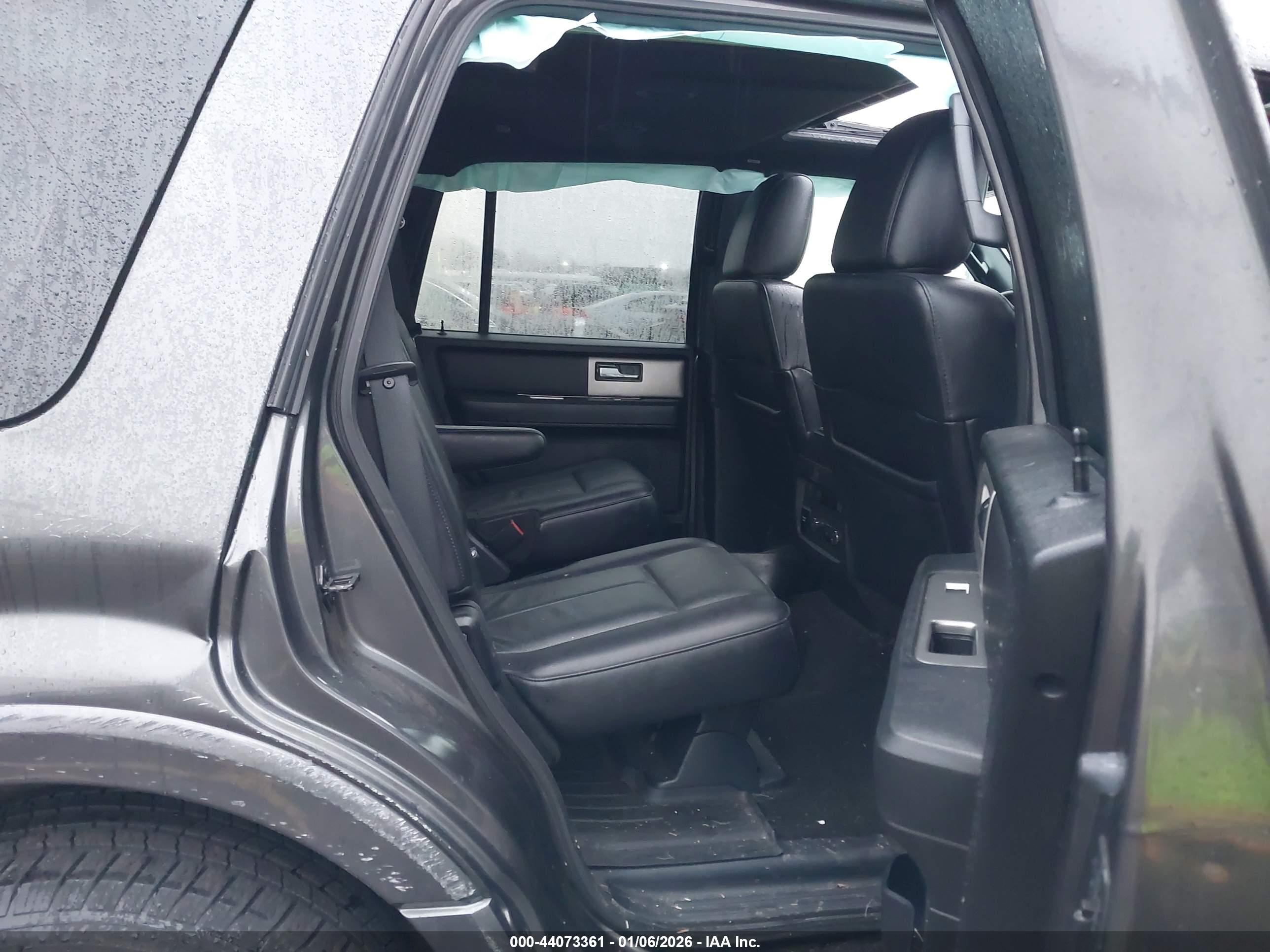 FORD EXPEDITION image 8