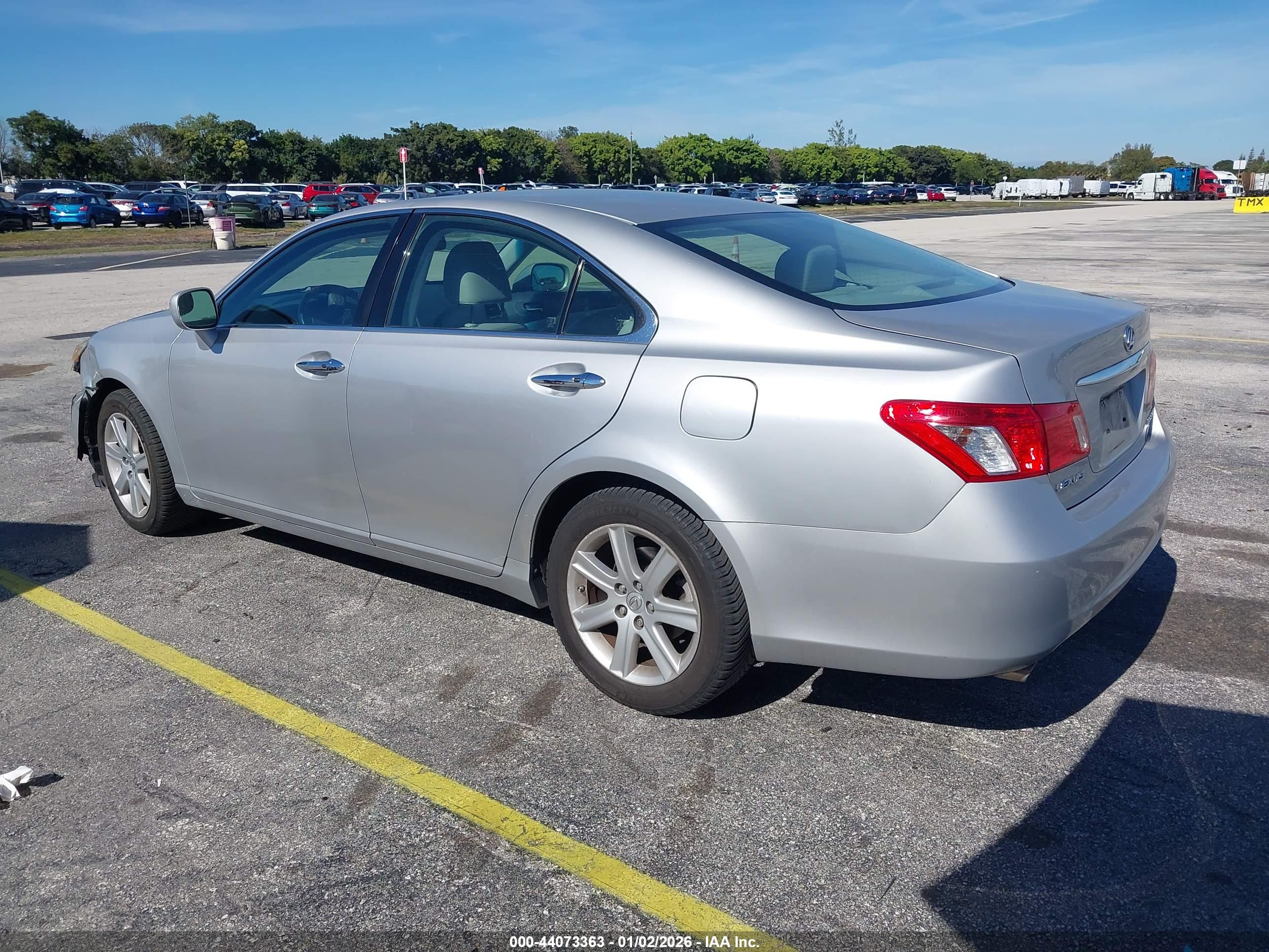 LEXUS ES image 3