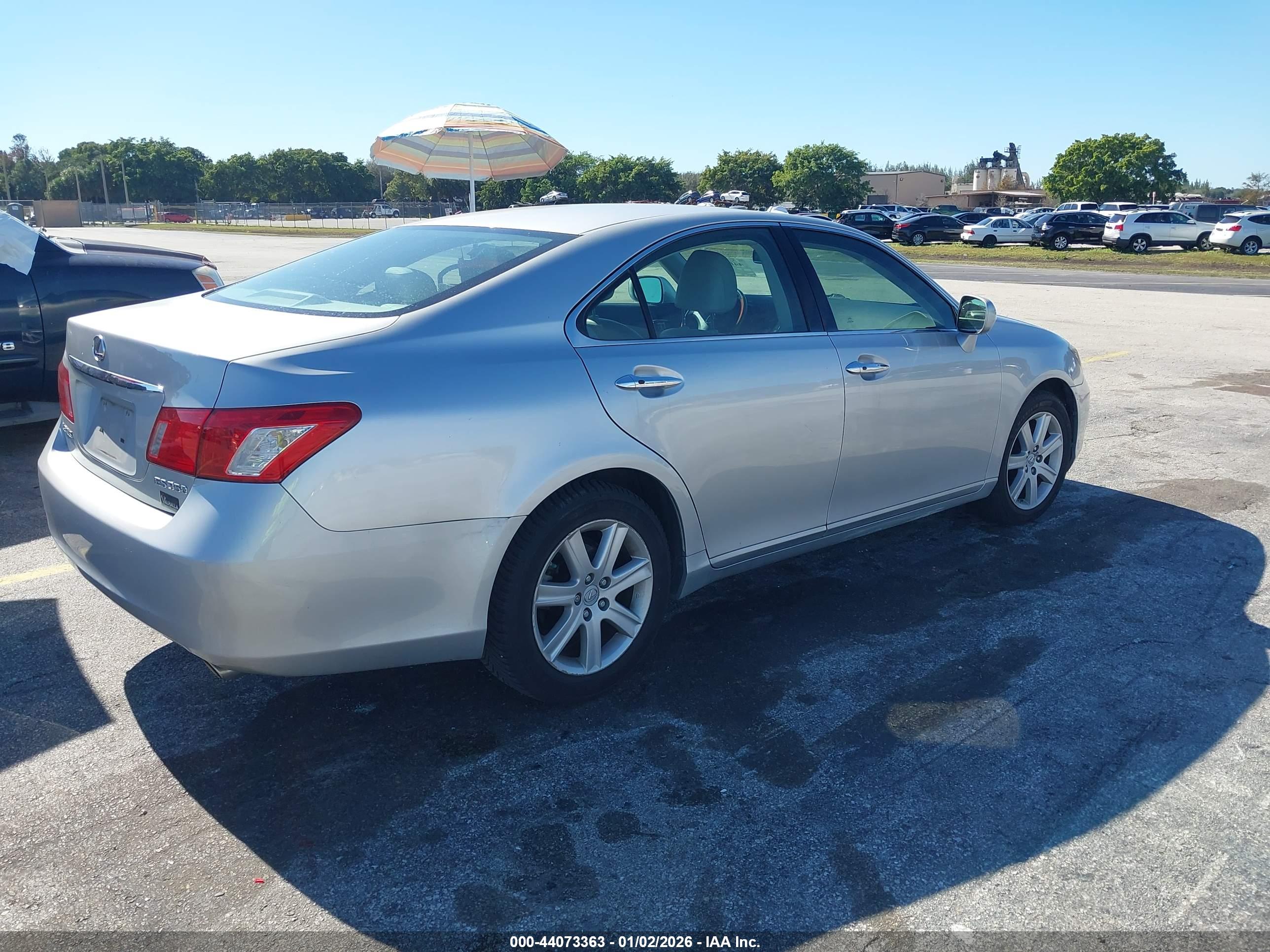 LEXUS ES image 4