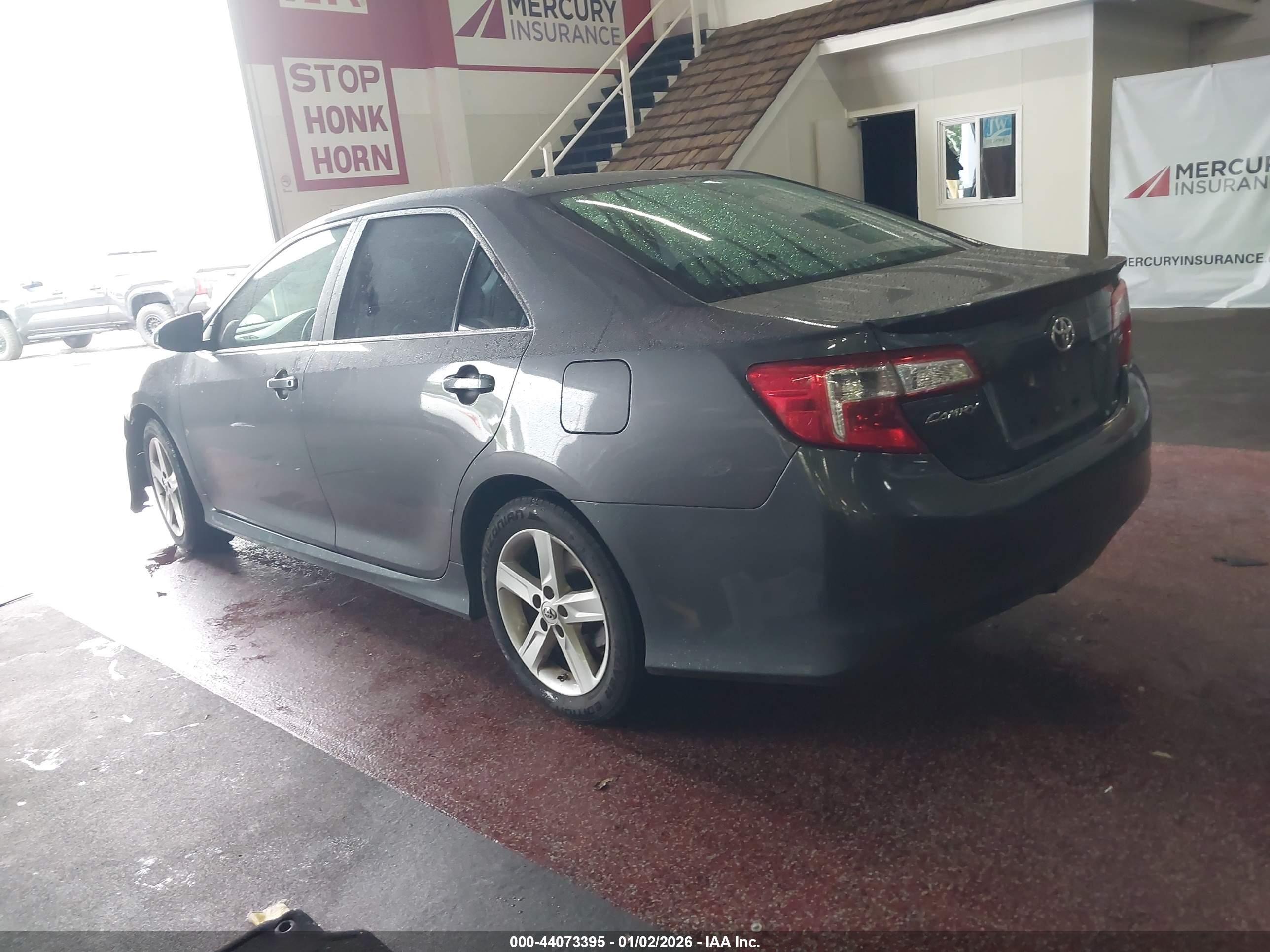 TOYOTA CAMRY image 3