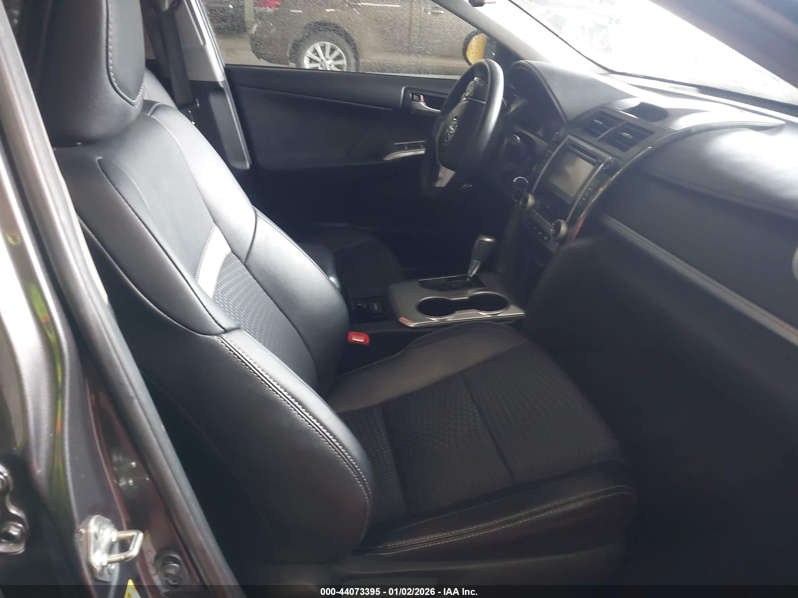 TOYOTA CAMRY image 5