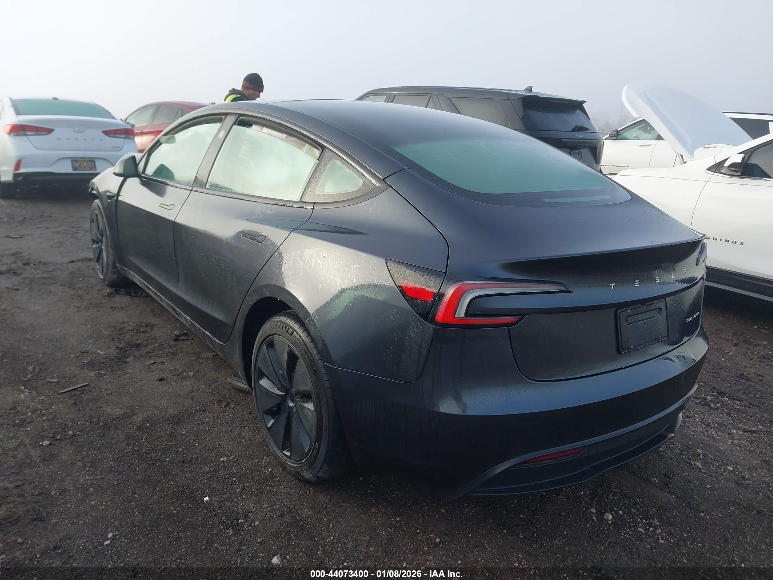 TESLA MODEL image 3