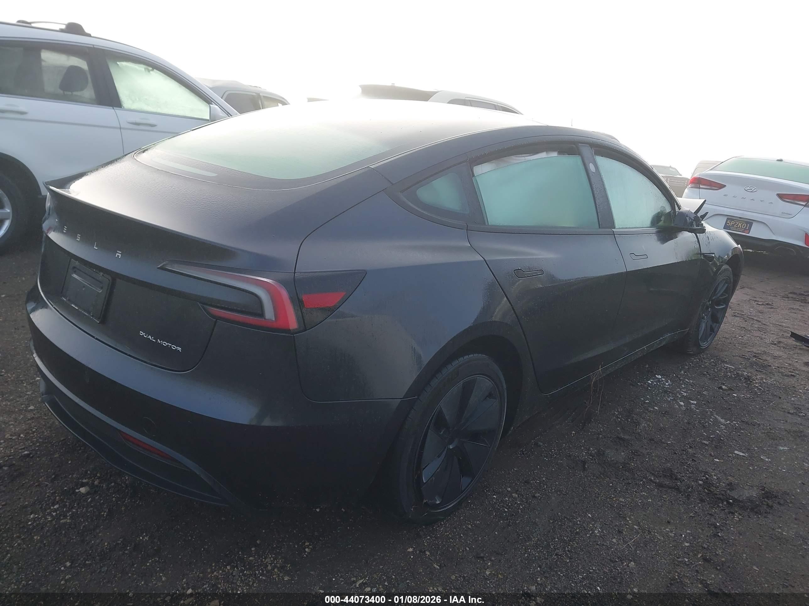 TESLA MODEL image 4