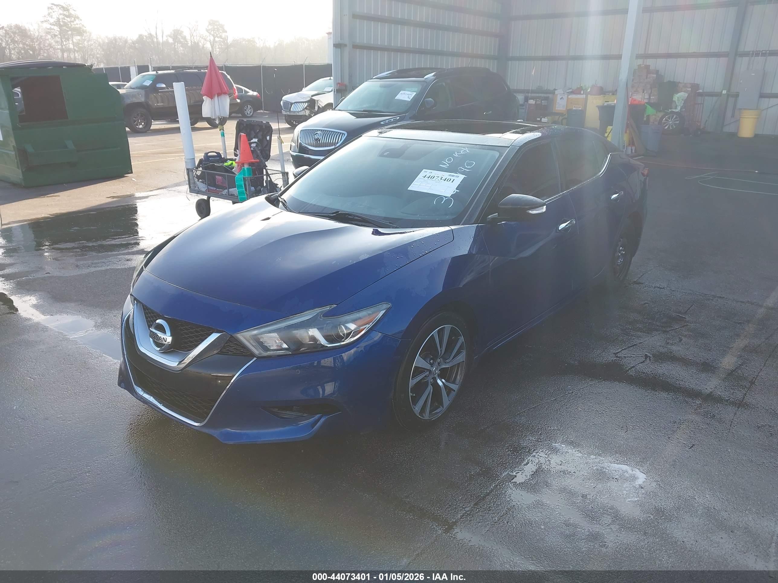 NISSAN MAXIMA image 2