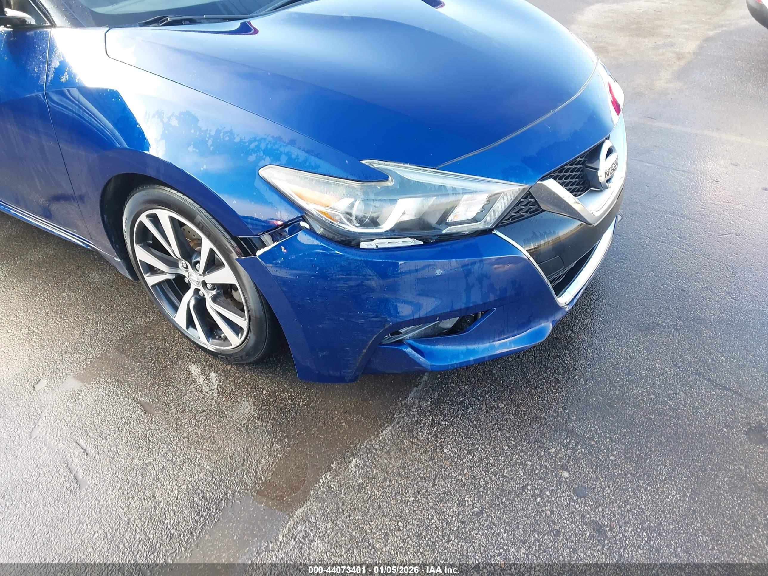 NISSAN MAXIMA image 6
