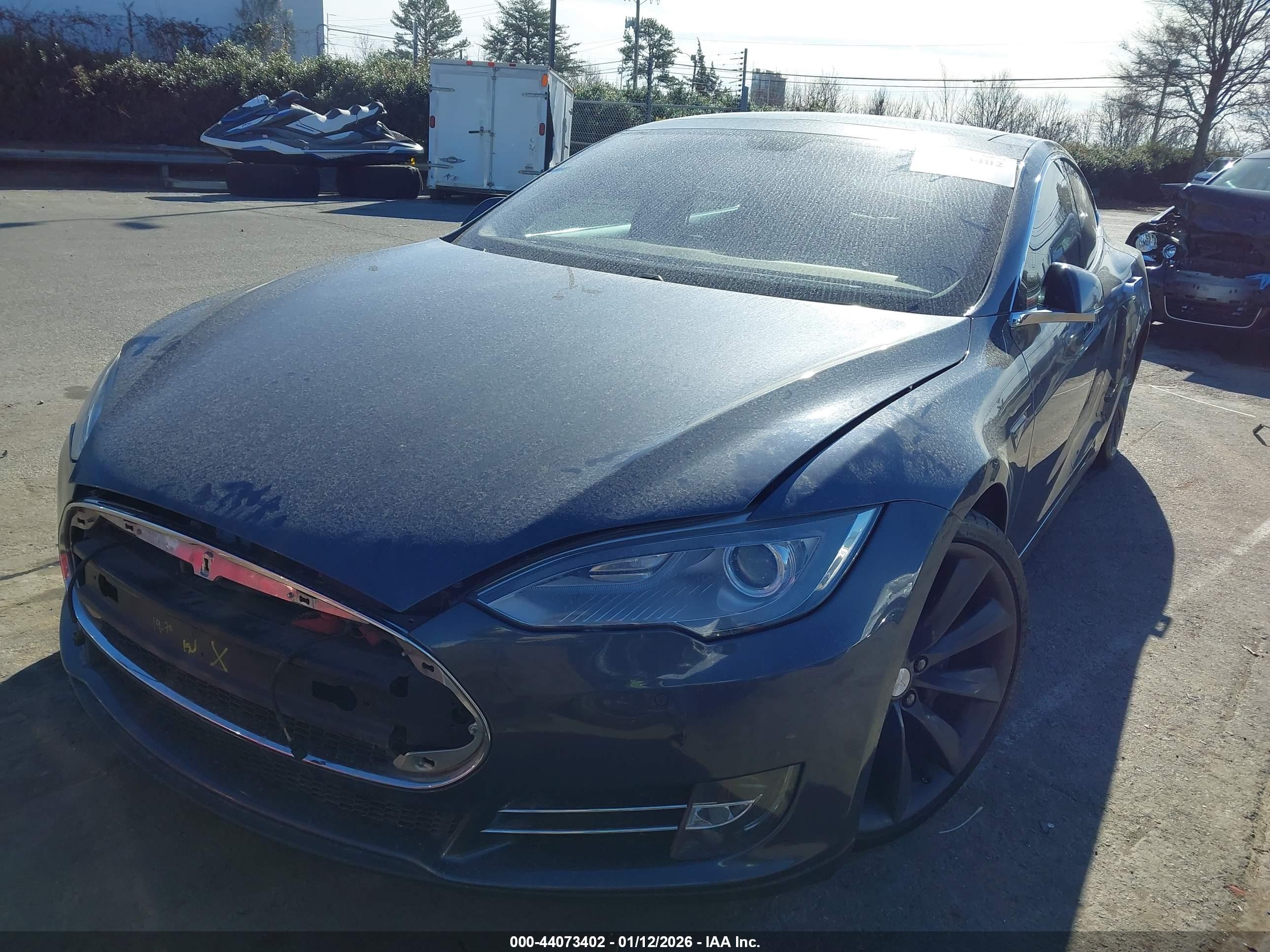 TESLA MODEL image 2