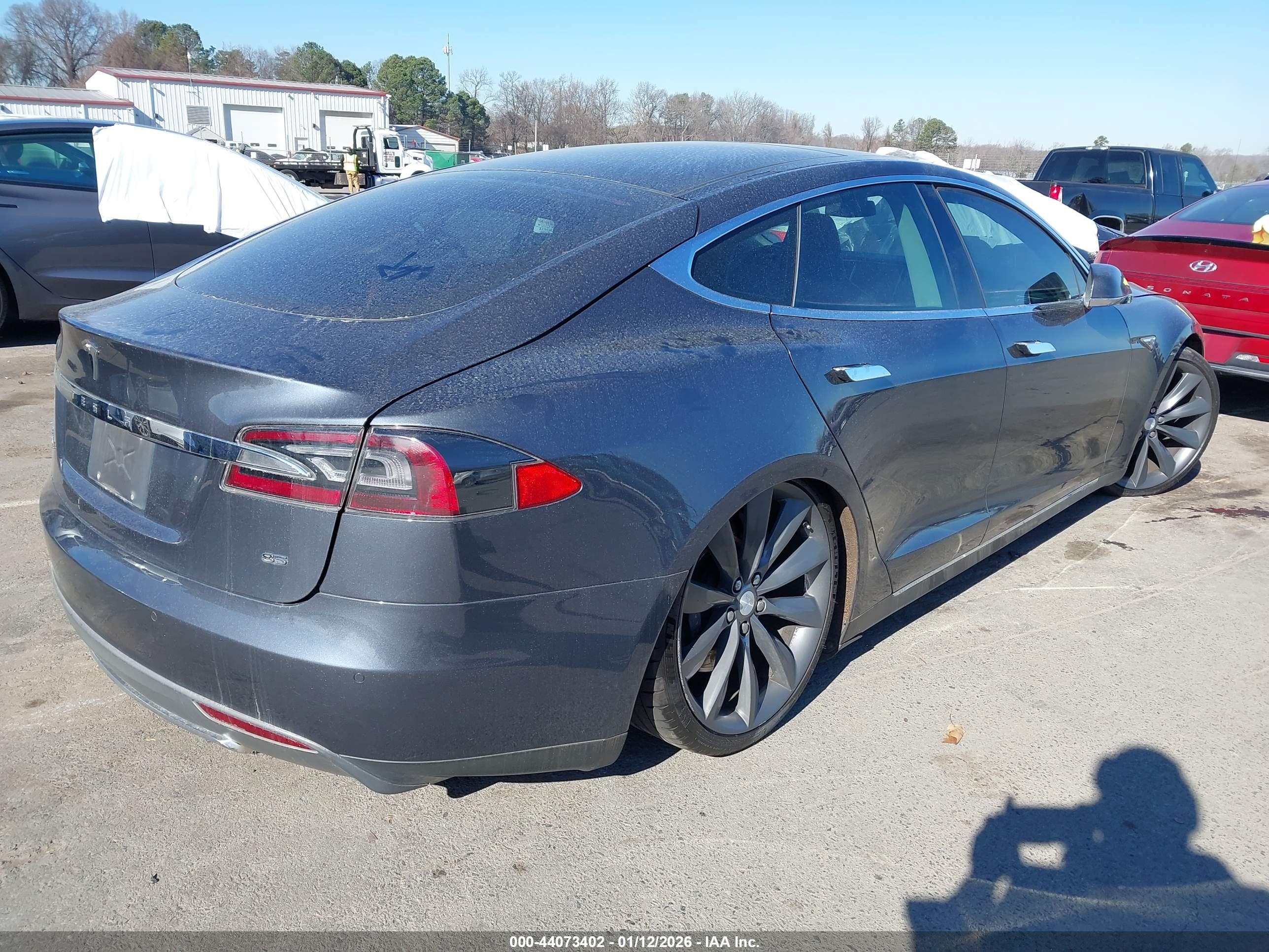 TESLA MODEL image 4