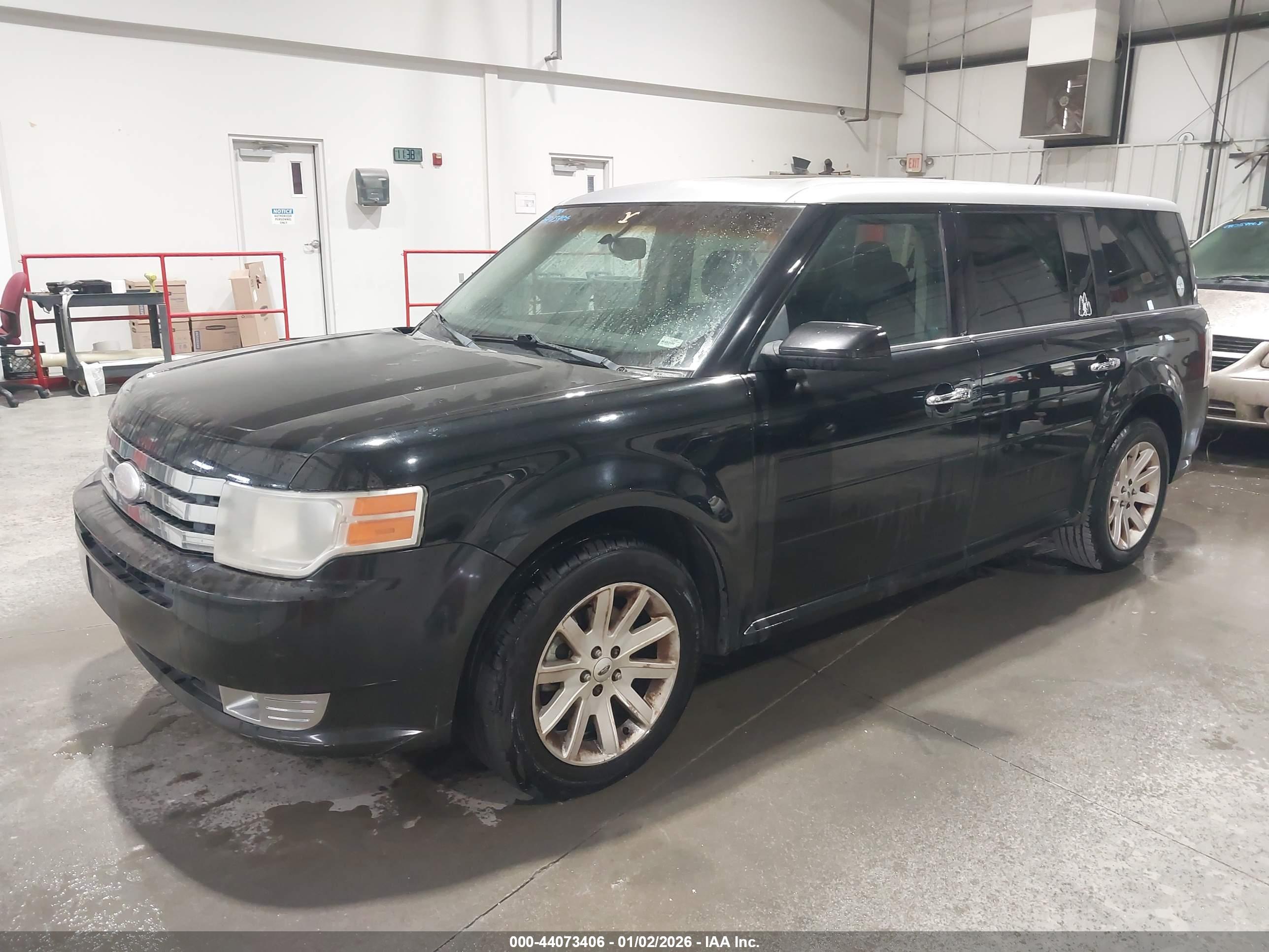 FORD FLEX image 2