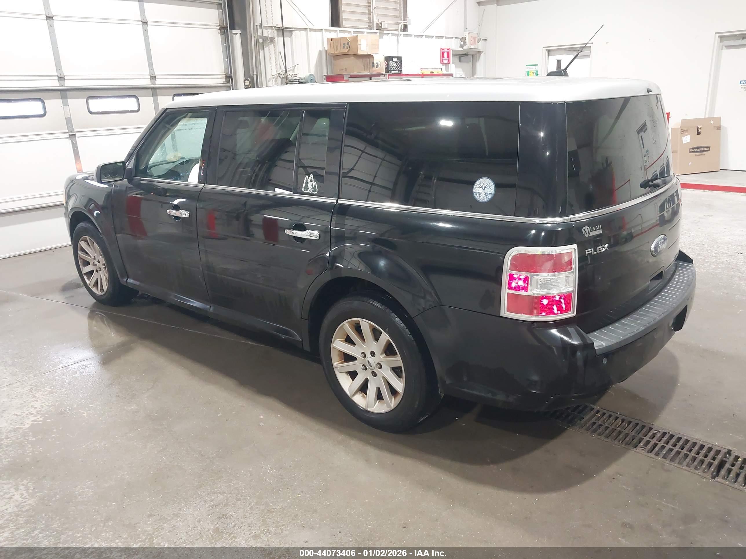 FORD FLEX image 3