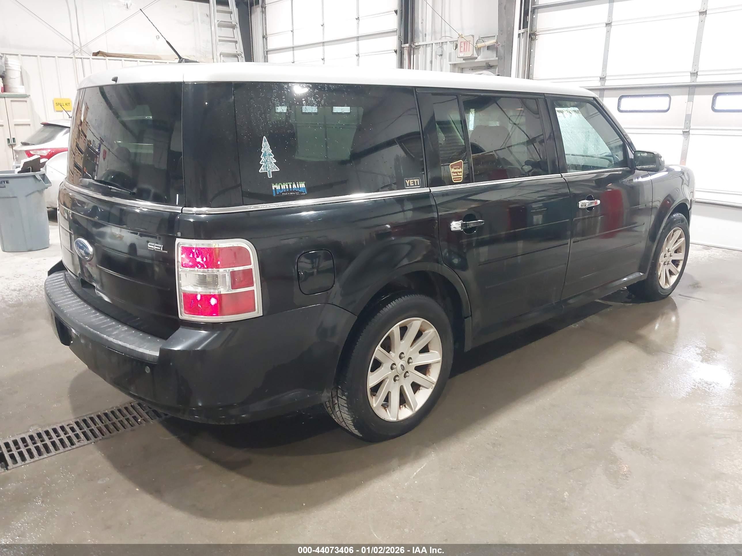FORD FLEX image 4