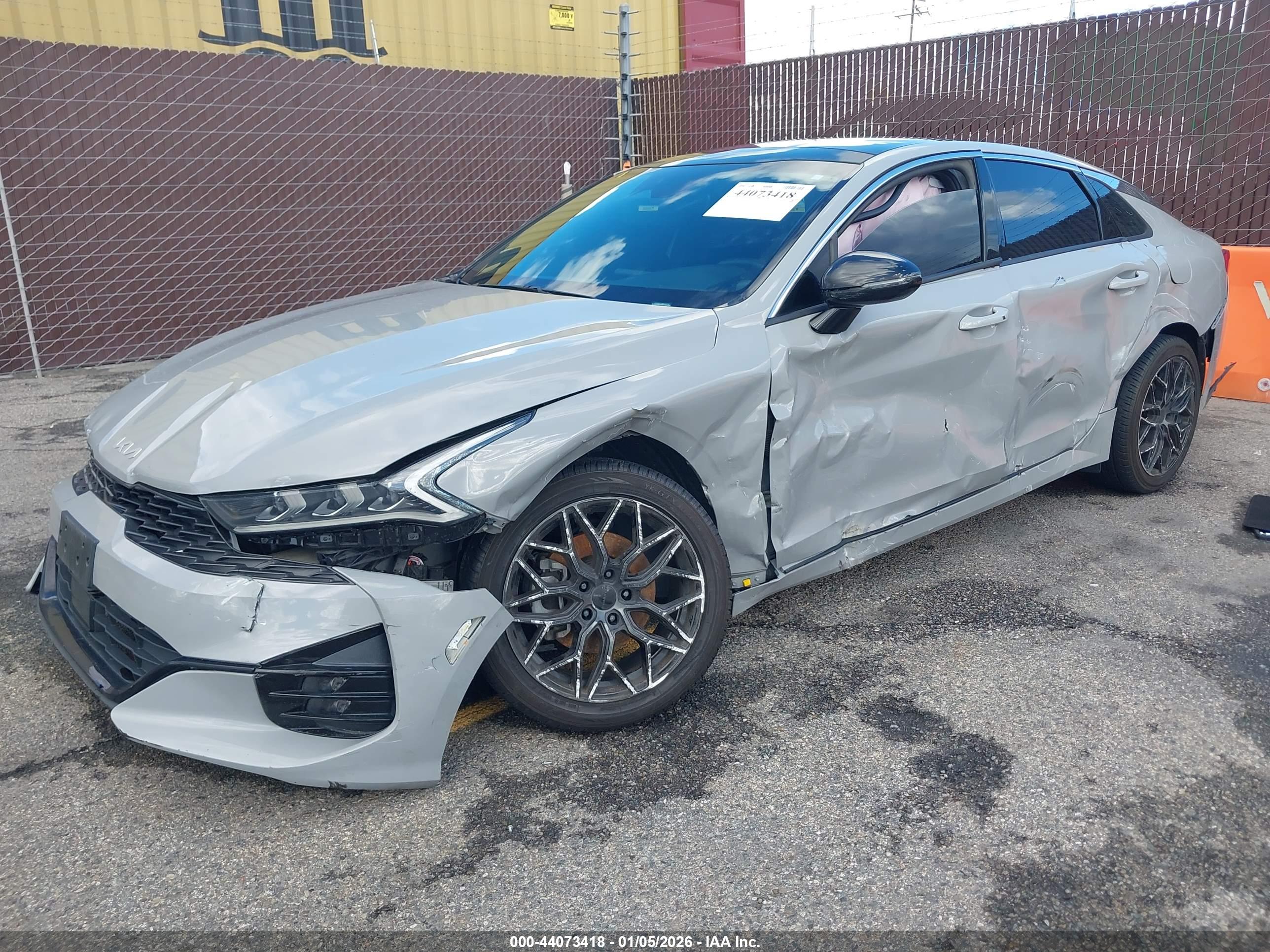 KIA K5 image 2