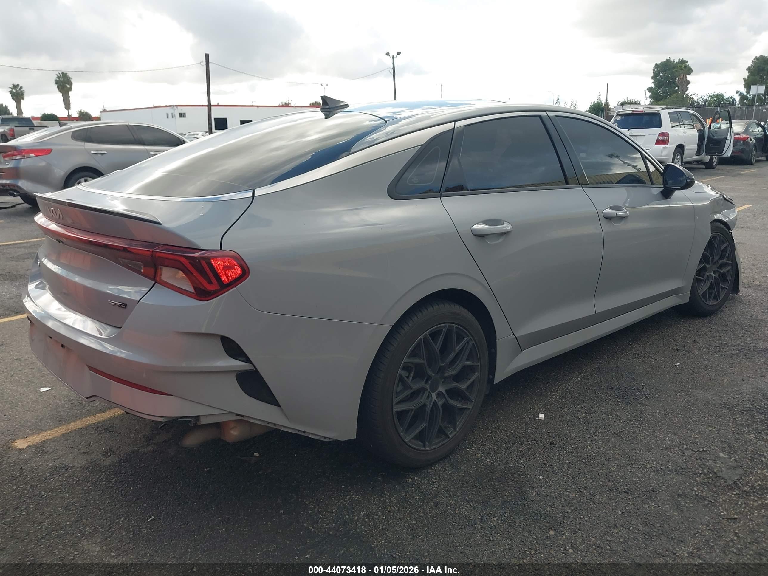 KIA K5 image 4