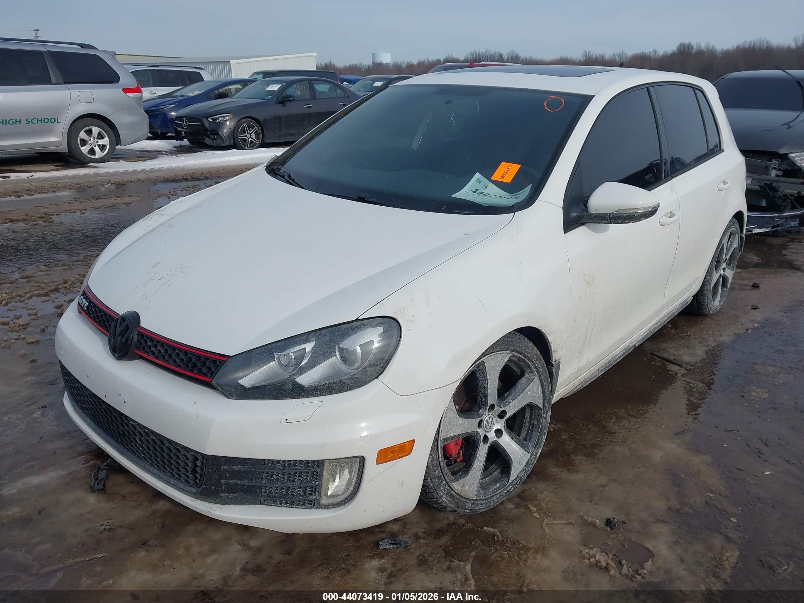 VOLKSWAGEN GTI image 2