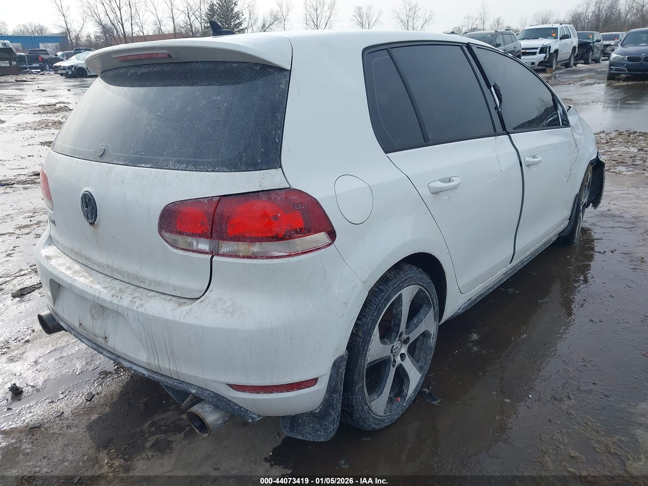 VOLKSWAGEN GTI image 4