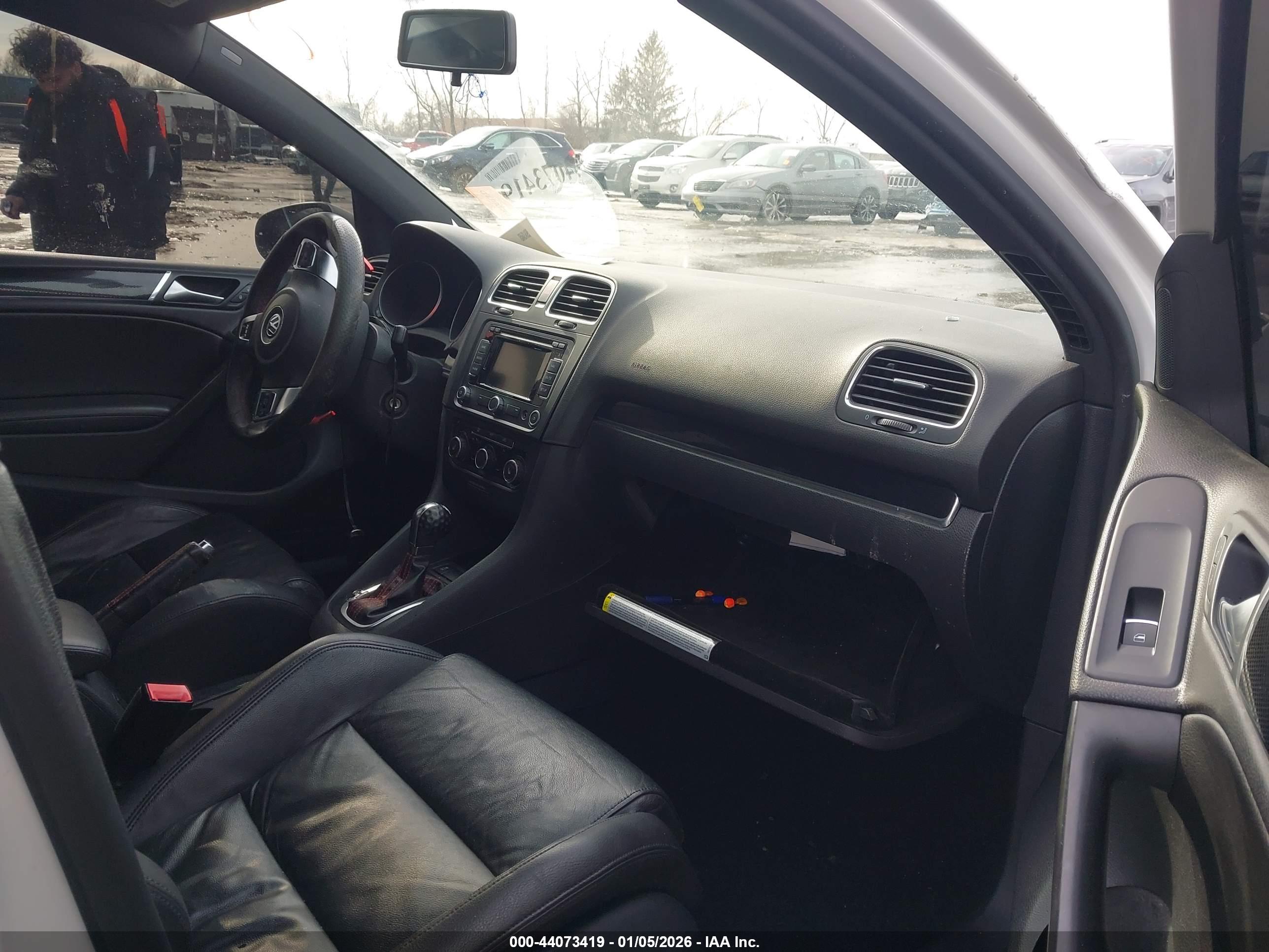 VOLKSWAGEN GTI image 5