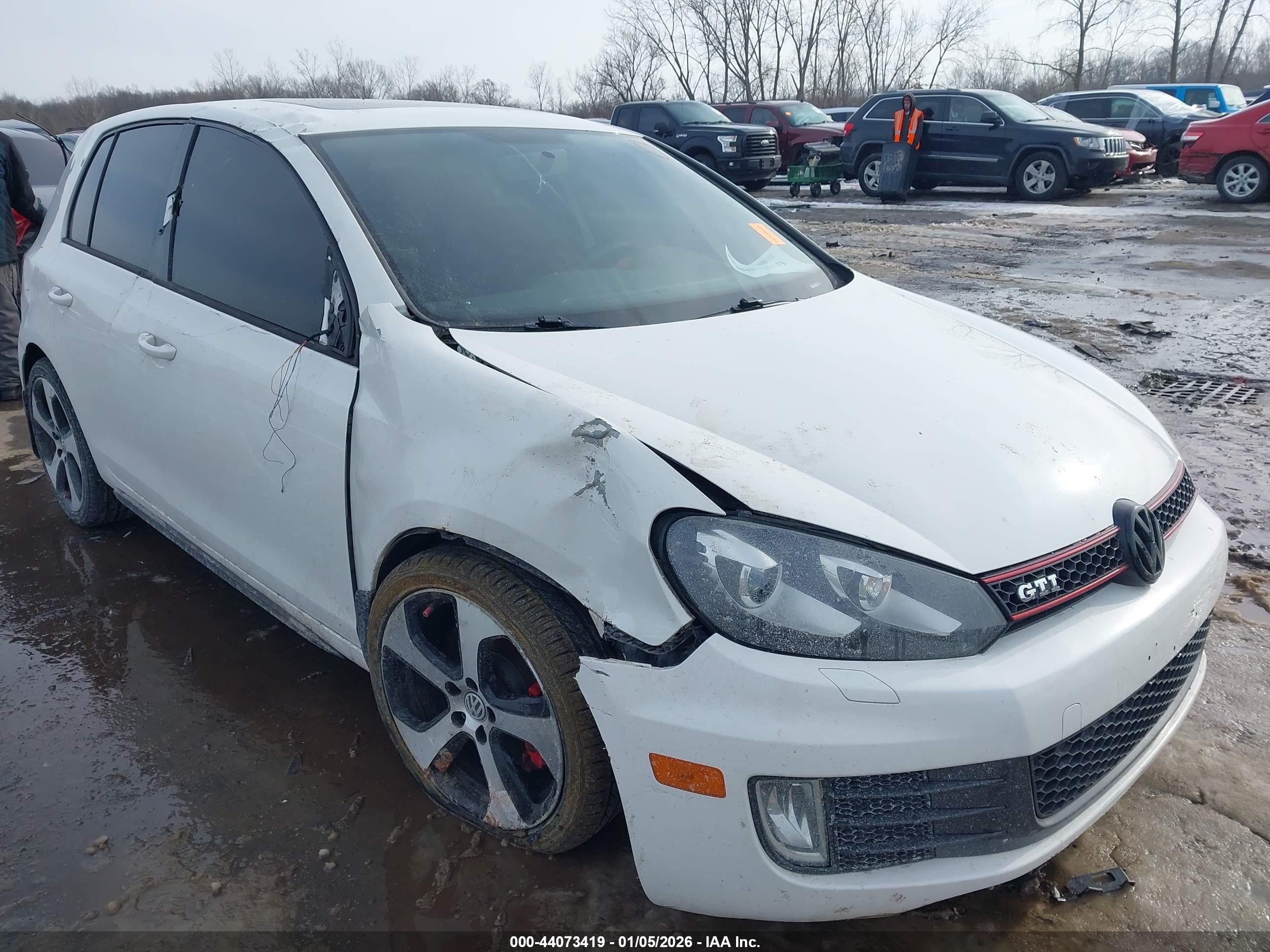 VOLKSWAGEN GTI image 6