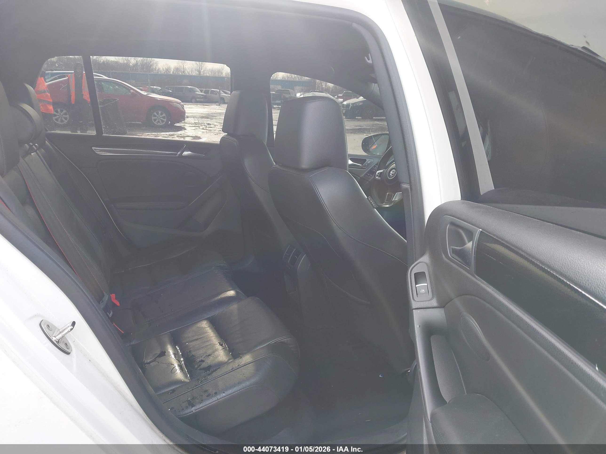 VOLKSWAGEN GTI image 8
