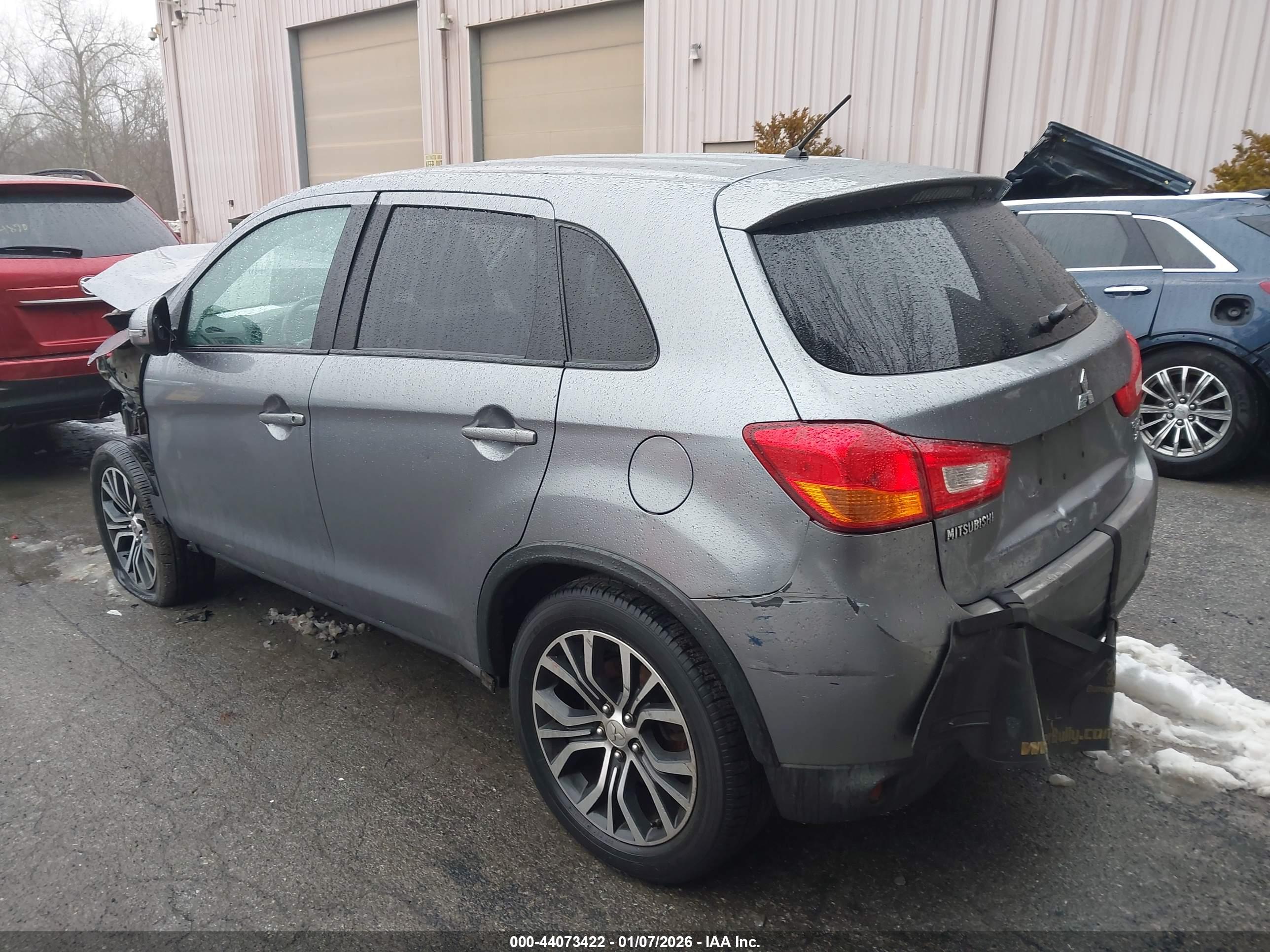 MITSUBISHI OUTLANDER image 3
