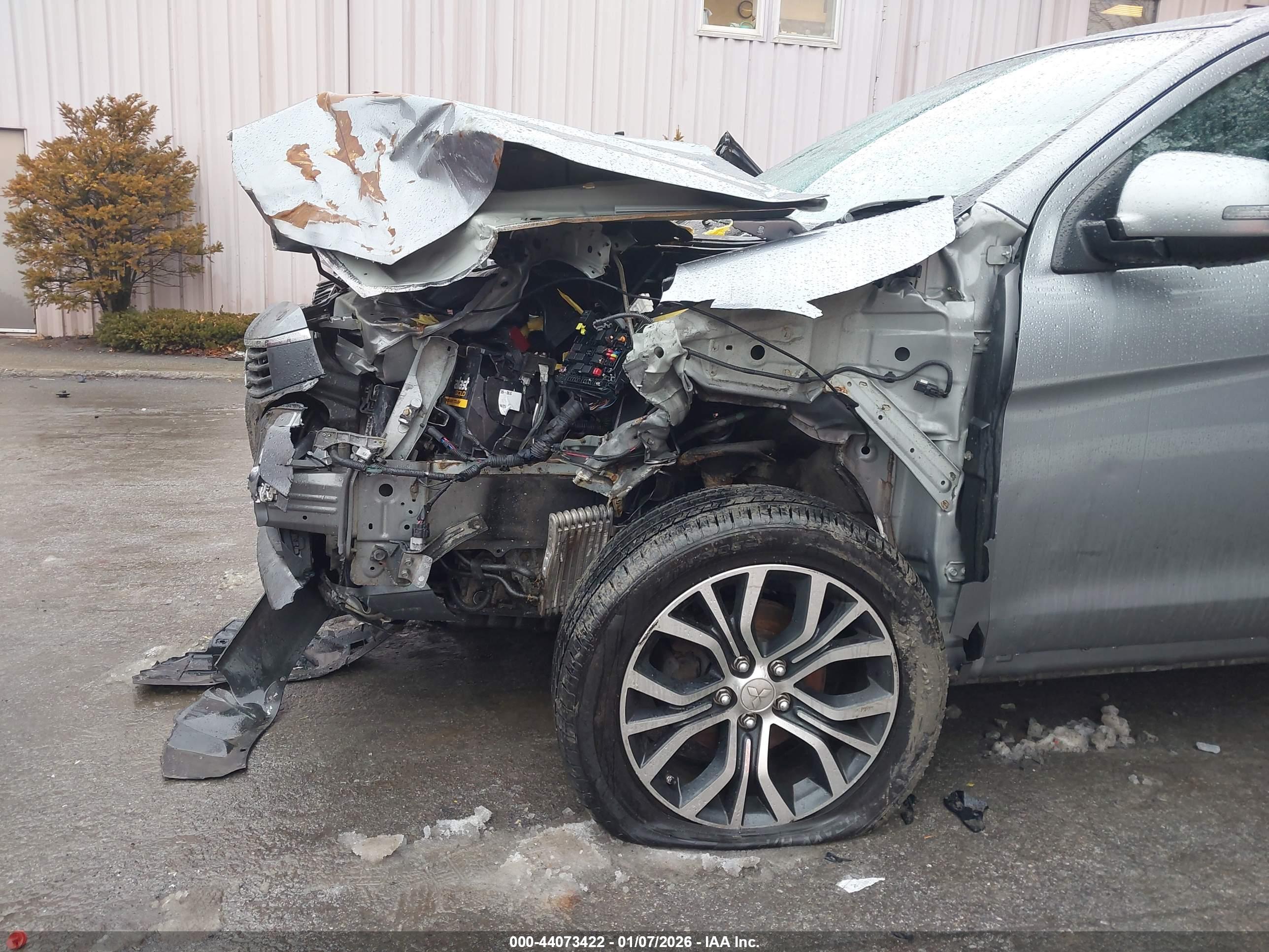 MITSUBISHI OUTLANDER image 6
