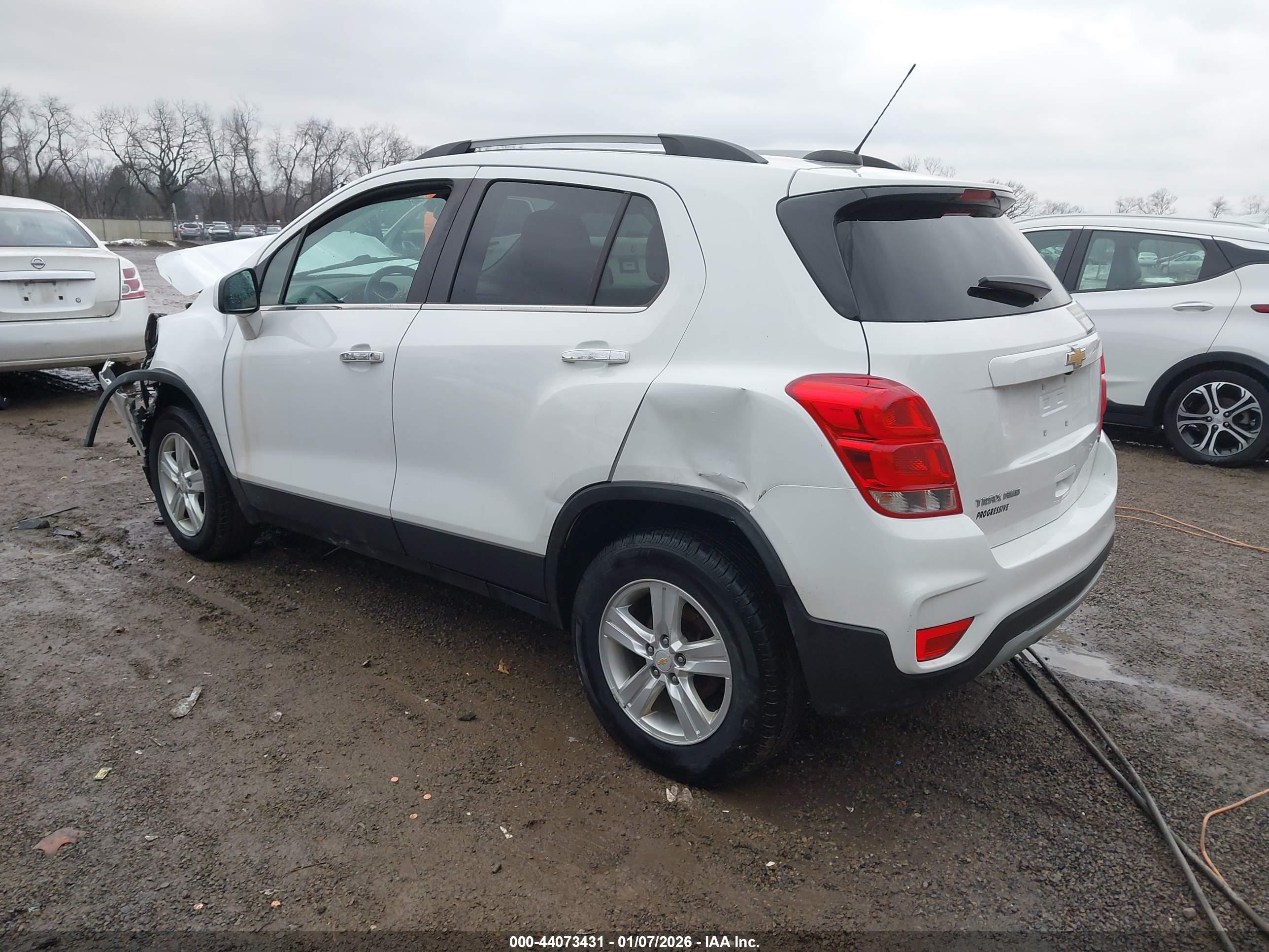 CHEVROLET TRAX image 3