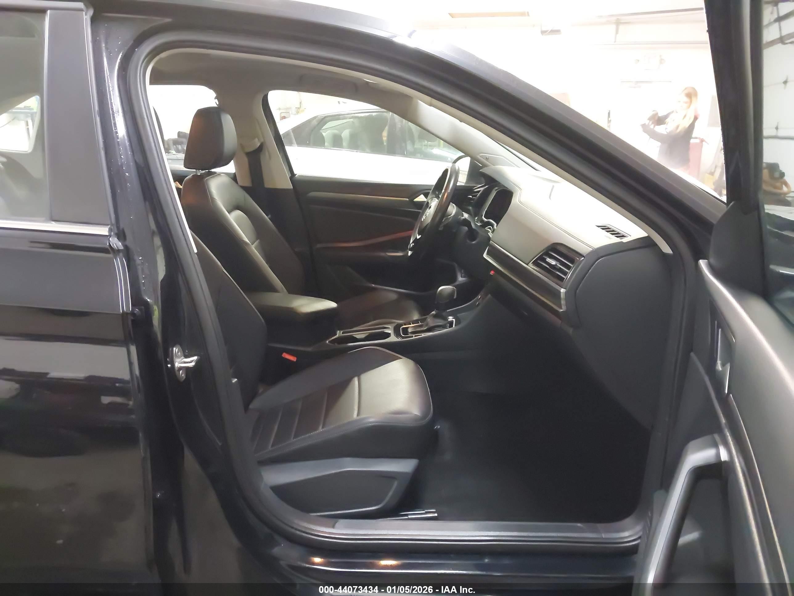 VOLKSWAGEN JETTA image 5