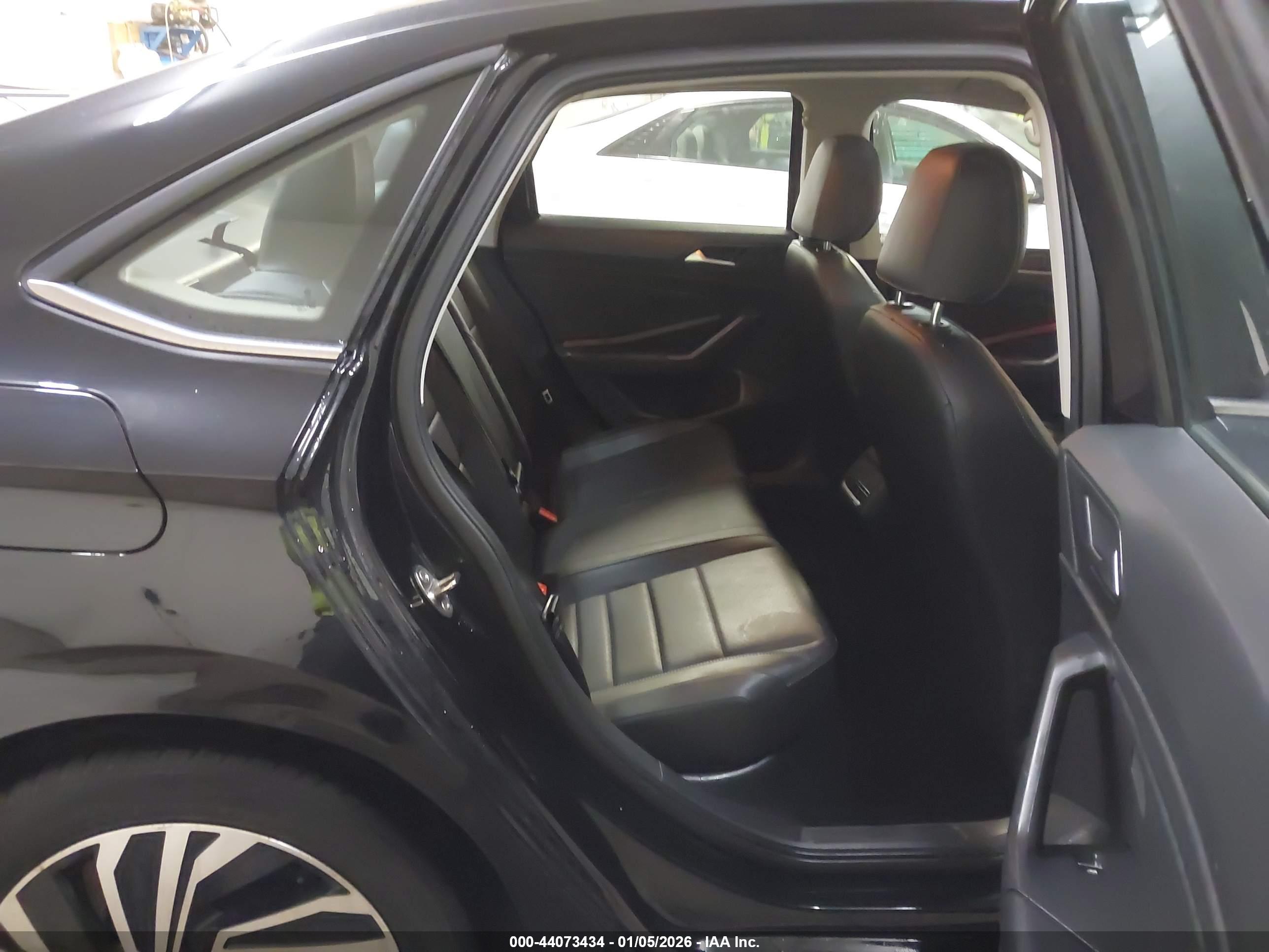 VOLKSWAGEN JETTA image 8