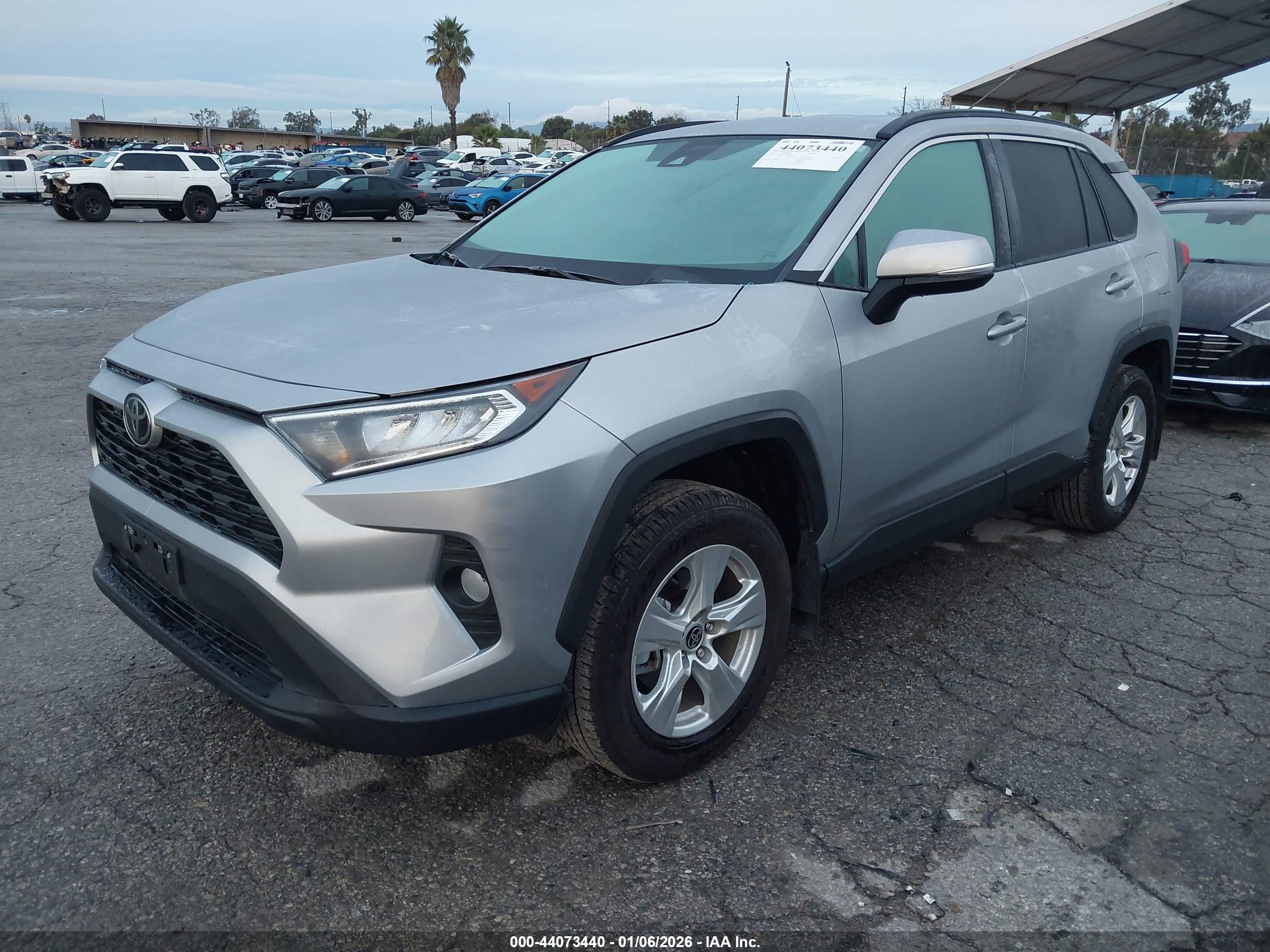 TOYOTA RAV4 image 2