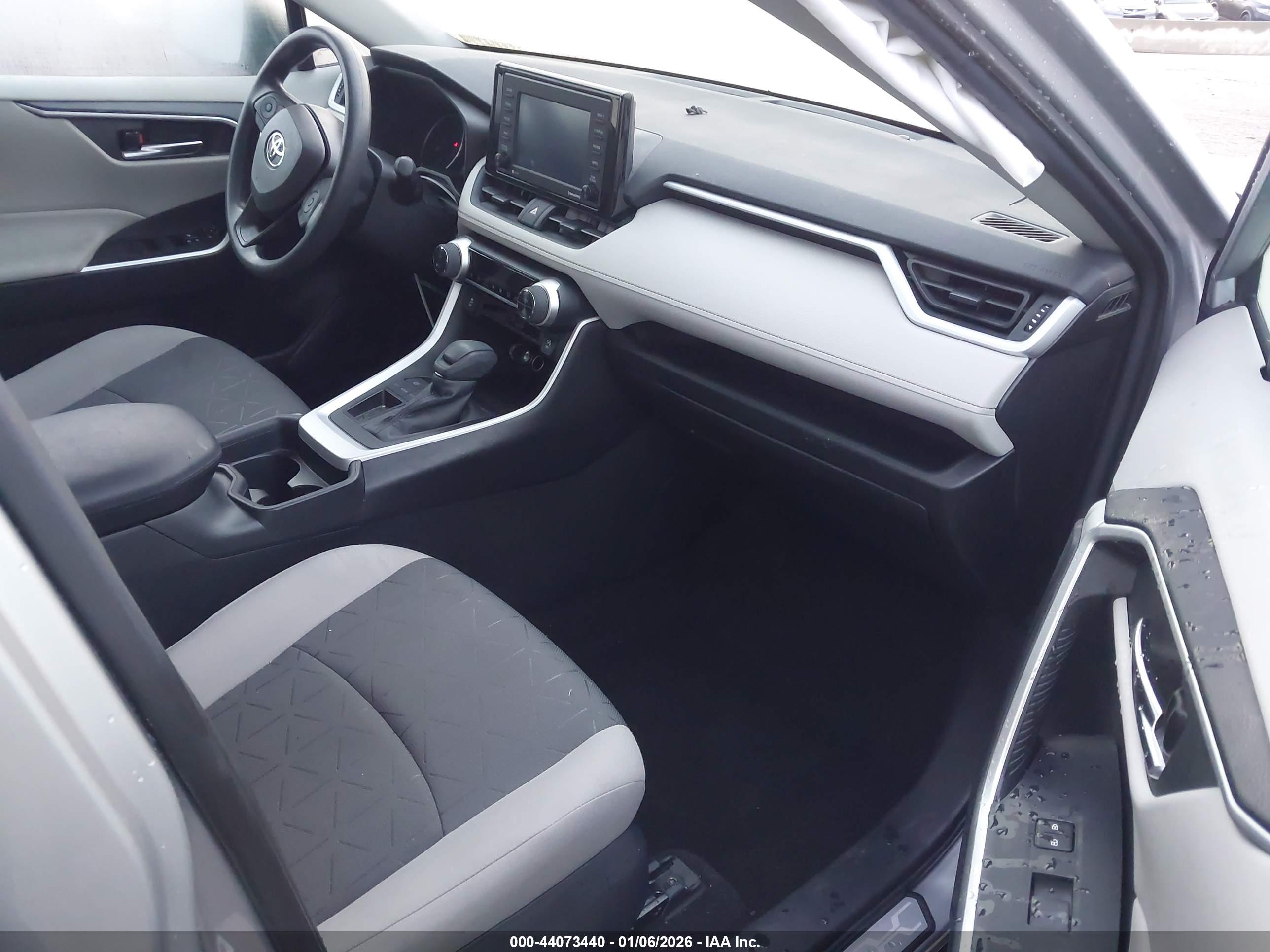 TOYOTA RAV4 image 5