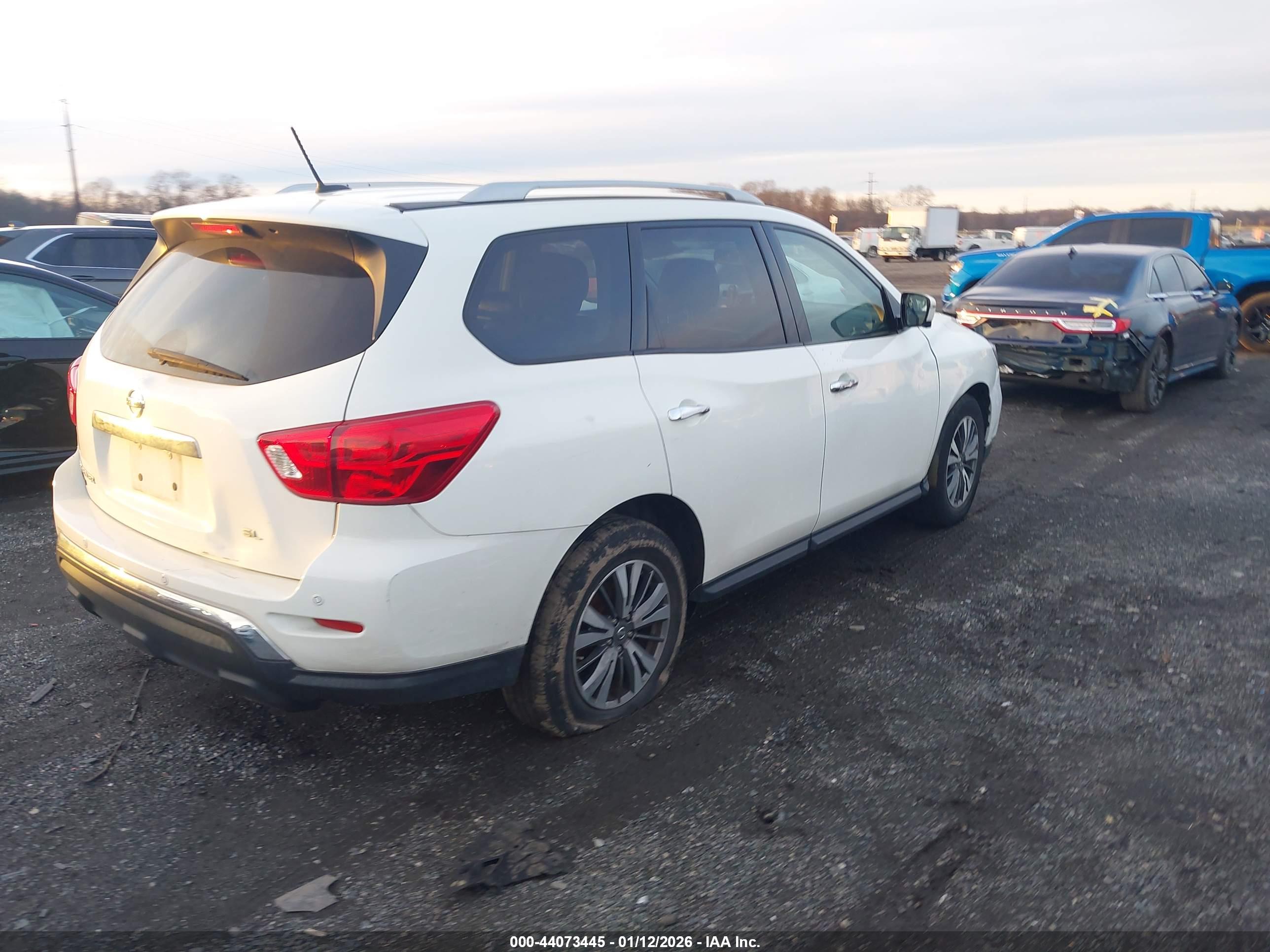 NISSAN PATHFINDER image 4